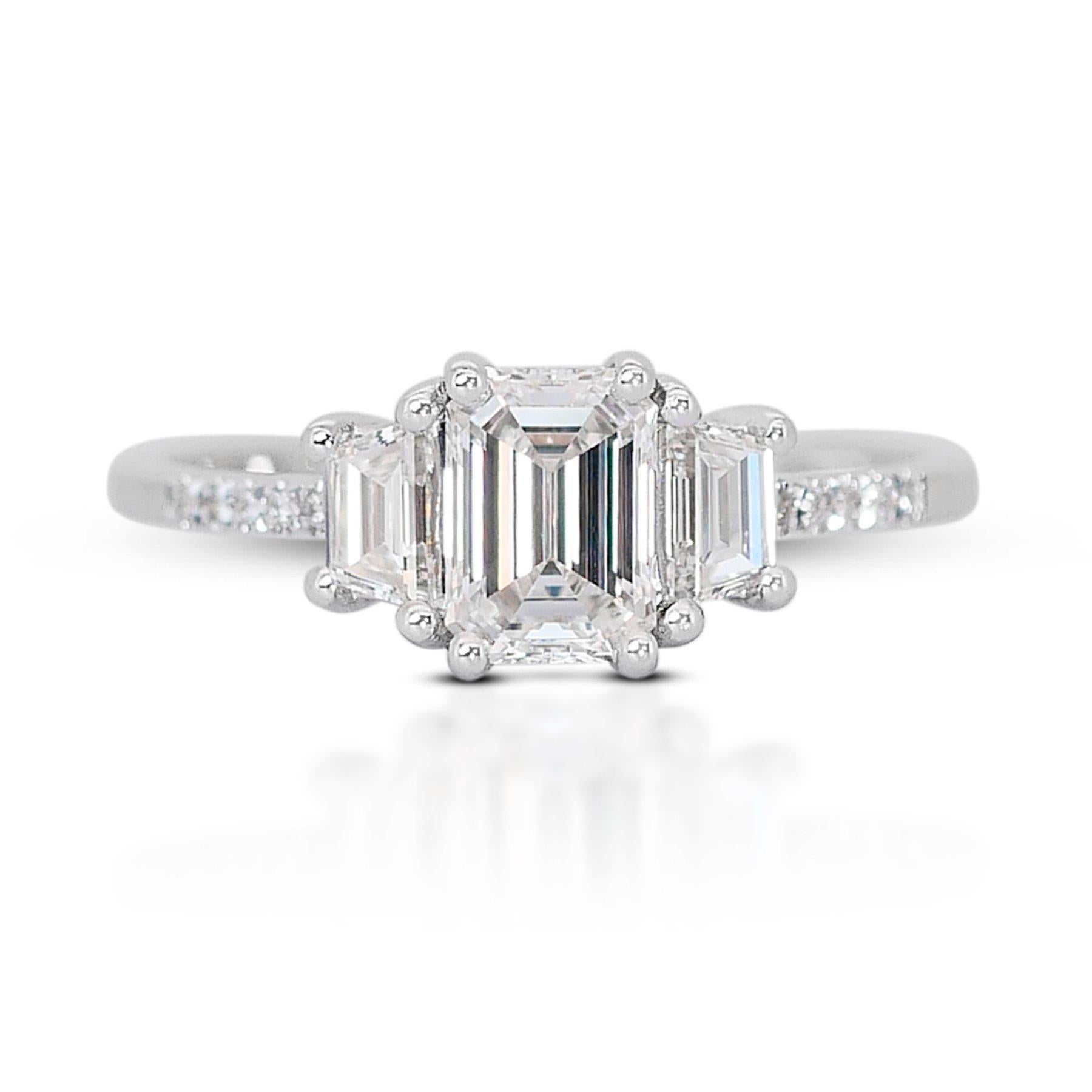 Elegant 1.11ct Diamond 3-Stone Ring in 18k White Gold - IGI Certified For Sale 2