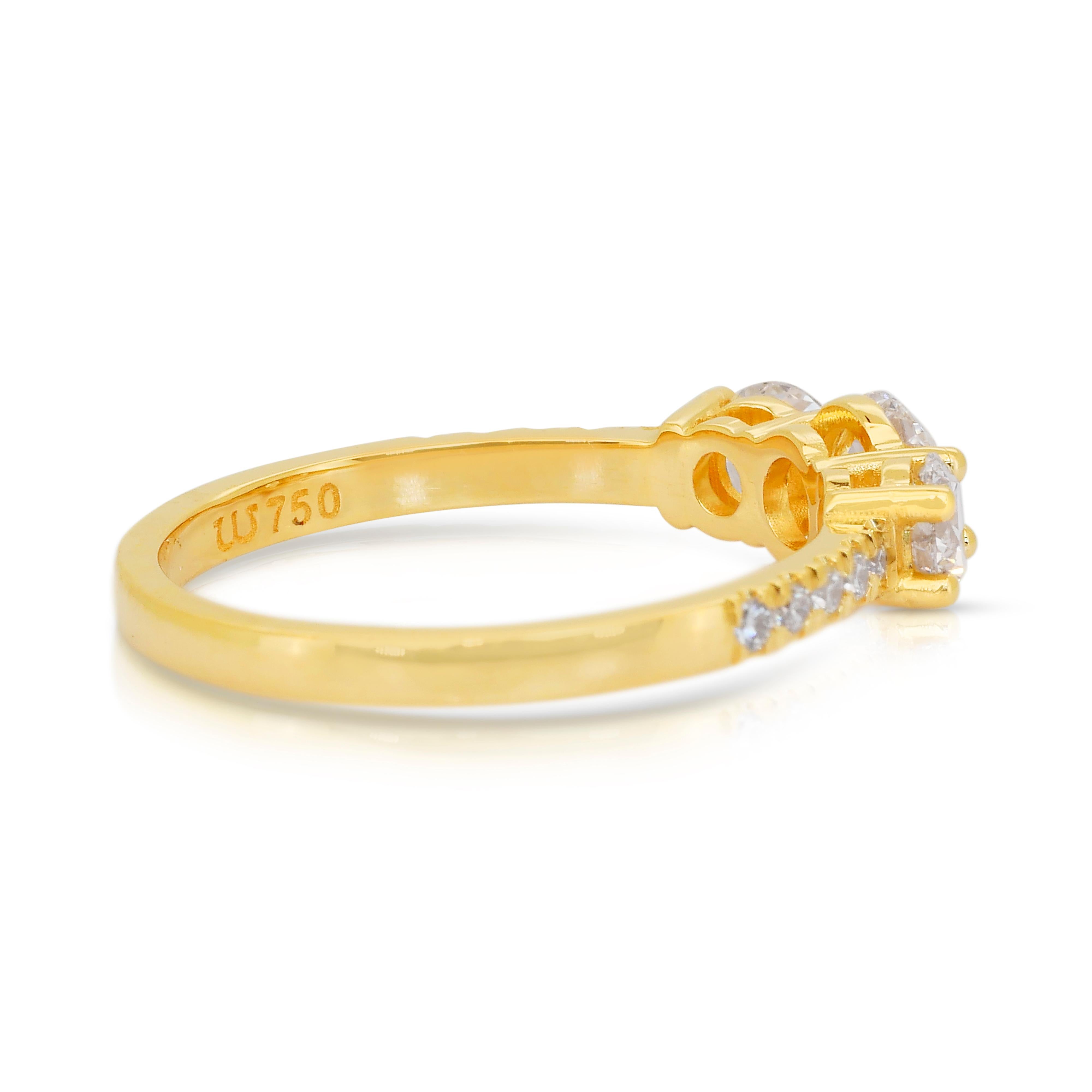 Taille ronde Elegant 1.13ct Diamonds 3-Stone Ring in 18k Yellow Gold - IGI Certified (bague à 3 pierres en or jaune 18k) en vente
