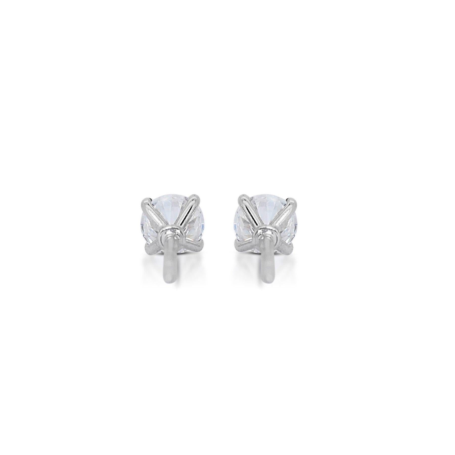 Clous d'oreilles élégants avec trois diamants taille idéale de 1,13 carat Neuf - En vente à רמת גן, IL