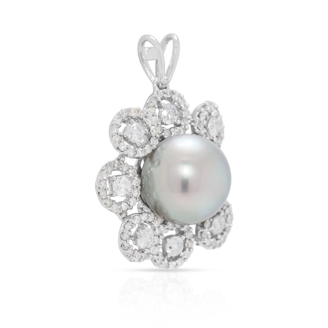 Taglio rotondo Elegant 11.65mm Freshwater Pearl & 0.62ct Natural Diamond Pendant in vendita