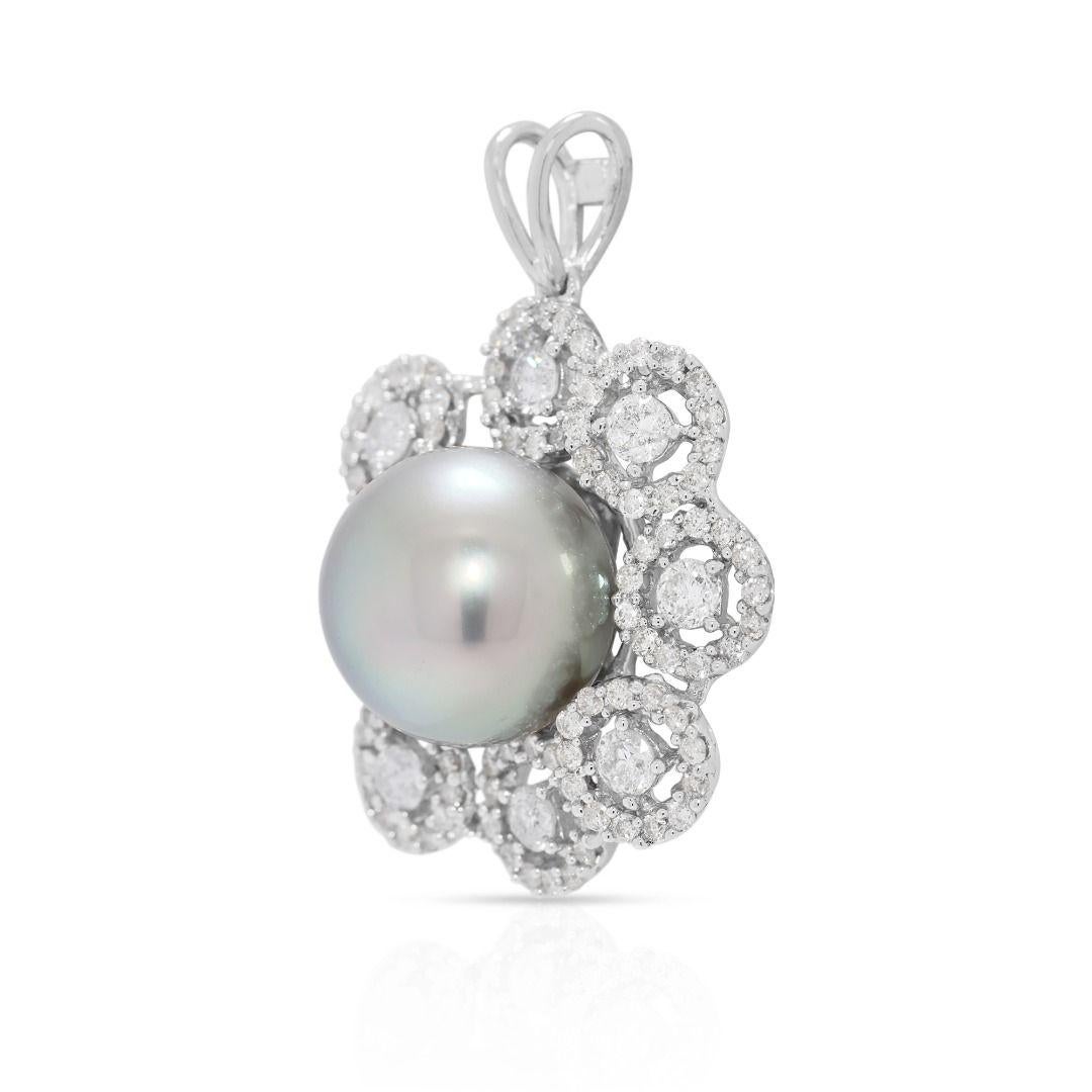 Elegant 11.65mm Freshwater Pearl & 0.62ct Natural Diamond Pendant In condizioni ottime in vendita a רמת גן, IL
