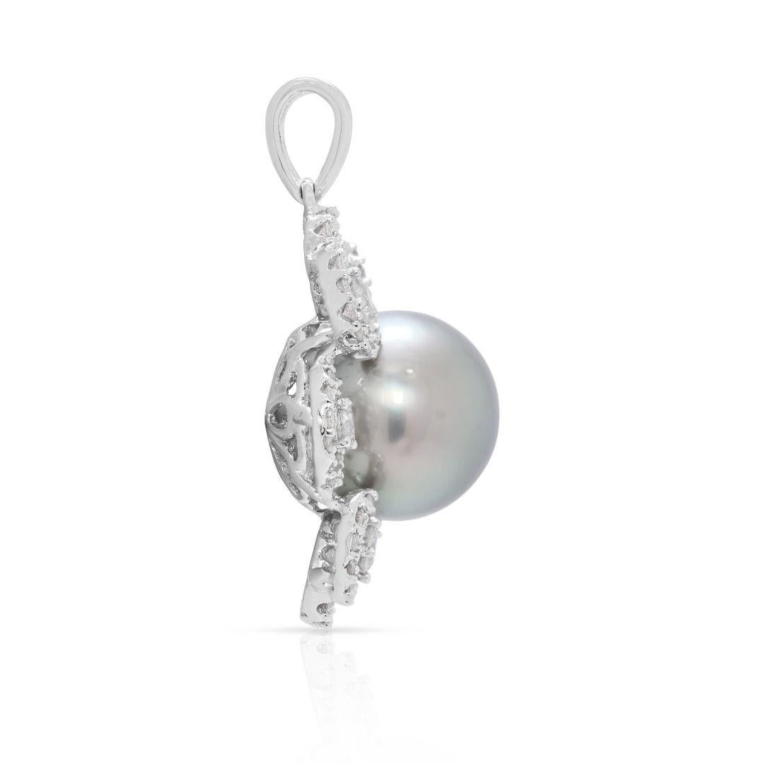 da uomo o donna Elegant 11.65mm Freshwater Pearl & 0.62ct Natural Diamond Pendant in vendita