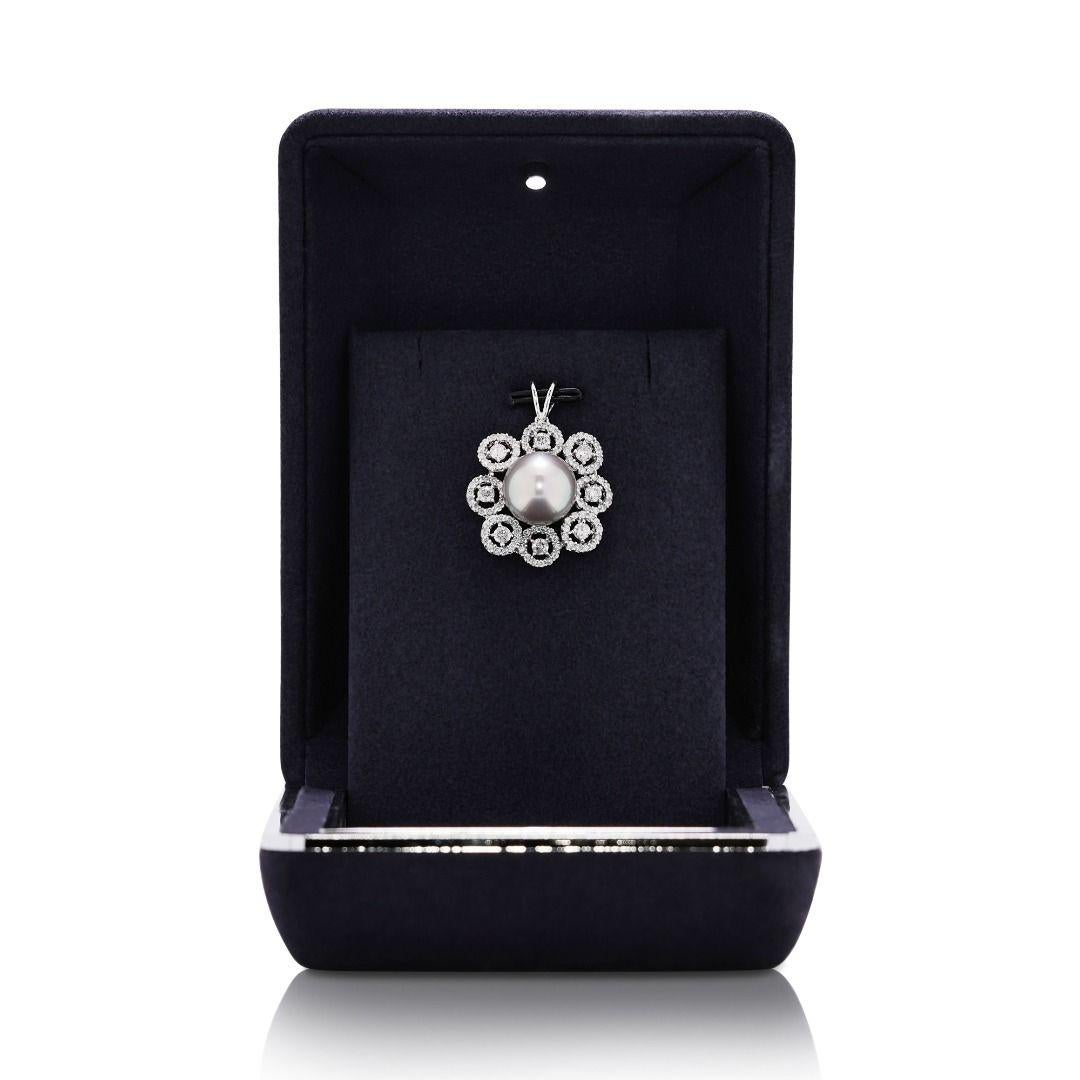 Elegant 11.65mm Freshwater Pearl & 0.62ct Natural Diamond Pendant in vendita 2