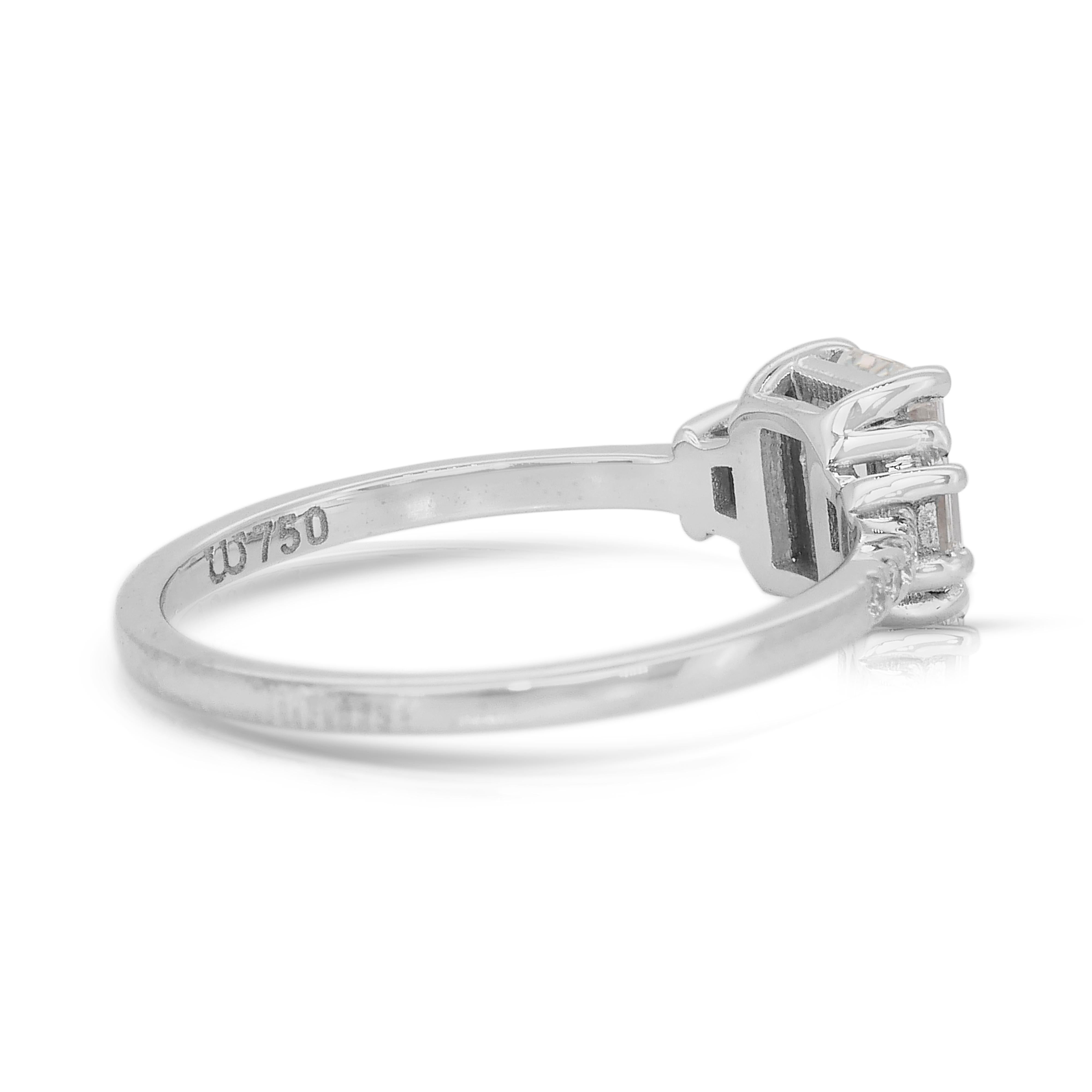Taglio smeraldo Eleganza: anello a tre pietre con diamanti da 1,16 carati in oro bianco 18 carati - certificato GIA in vendita