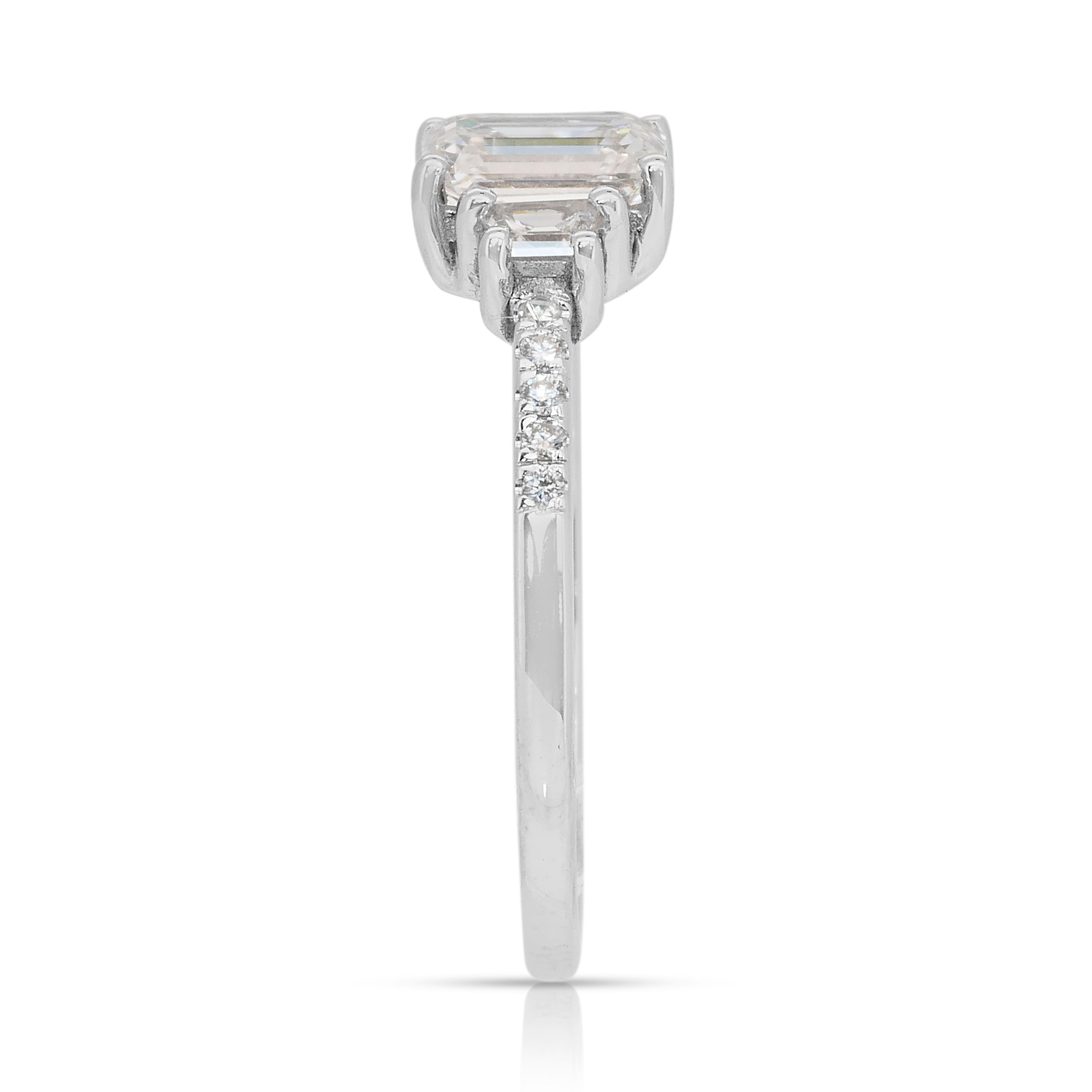 Eleganza: anello a tre pietre con diamanti da 1,16 carati in oro bianco 18 carati - certificato GIA in vendita 1