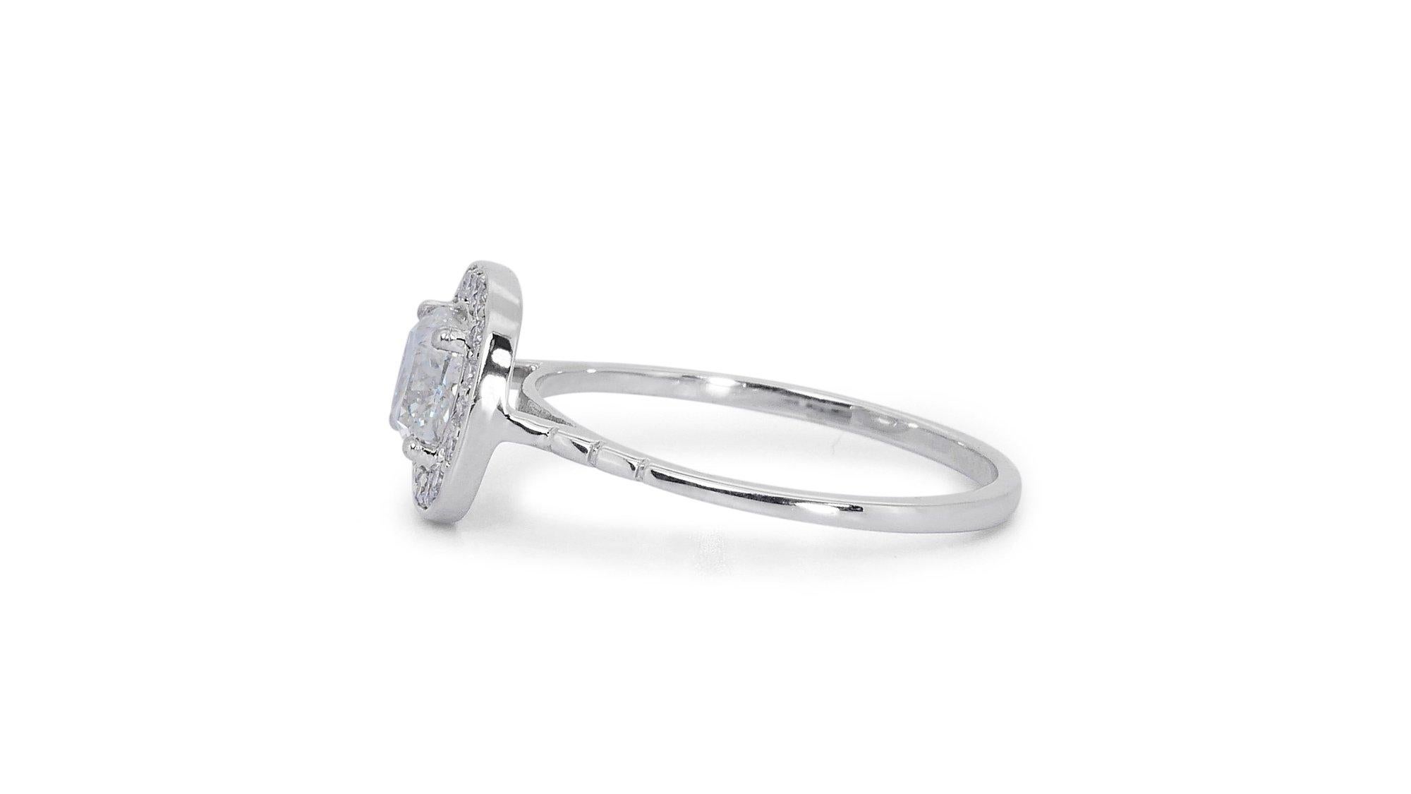 Elegant 1.17ct Diamonds Halo Ring in 18k White Gold - GIA Certified In New Condition For Sale In רמת גן, IL