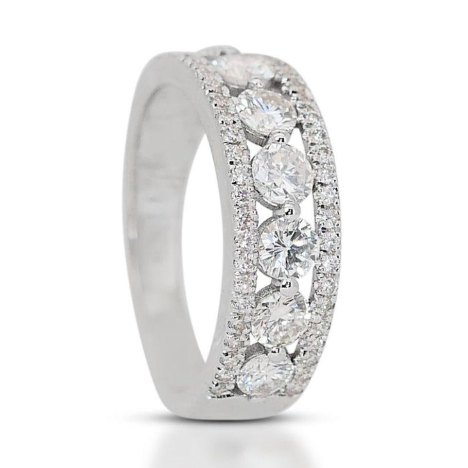 Round Cut Elegant 1.17ct Round Brilliant Diamond Ring in 18K White Gold For Sale