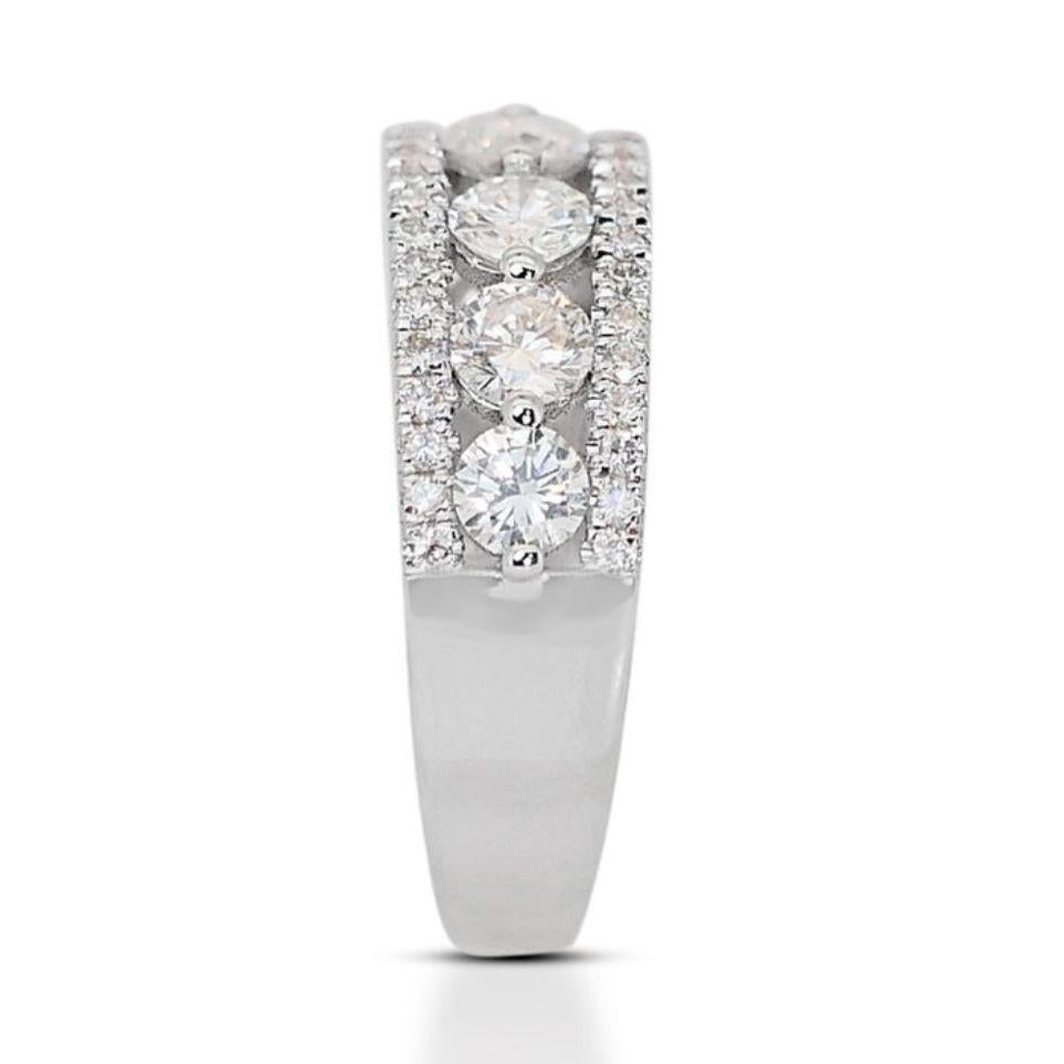 Elegant 1.17ct Round Brilliant Diamond Ring in 18K White Gold In New Condition For Sale In רמת גן, IL