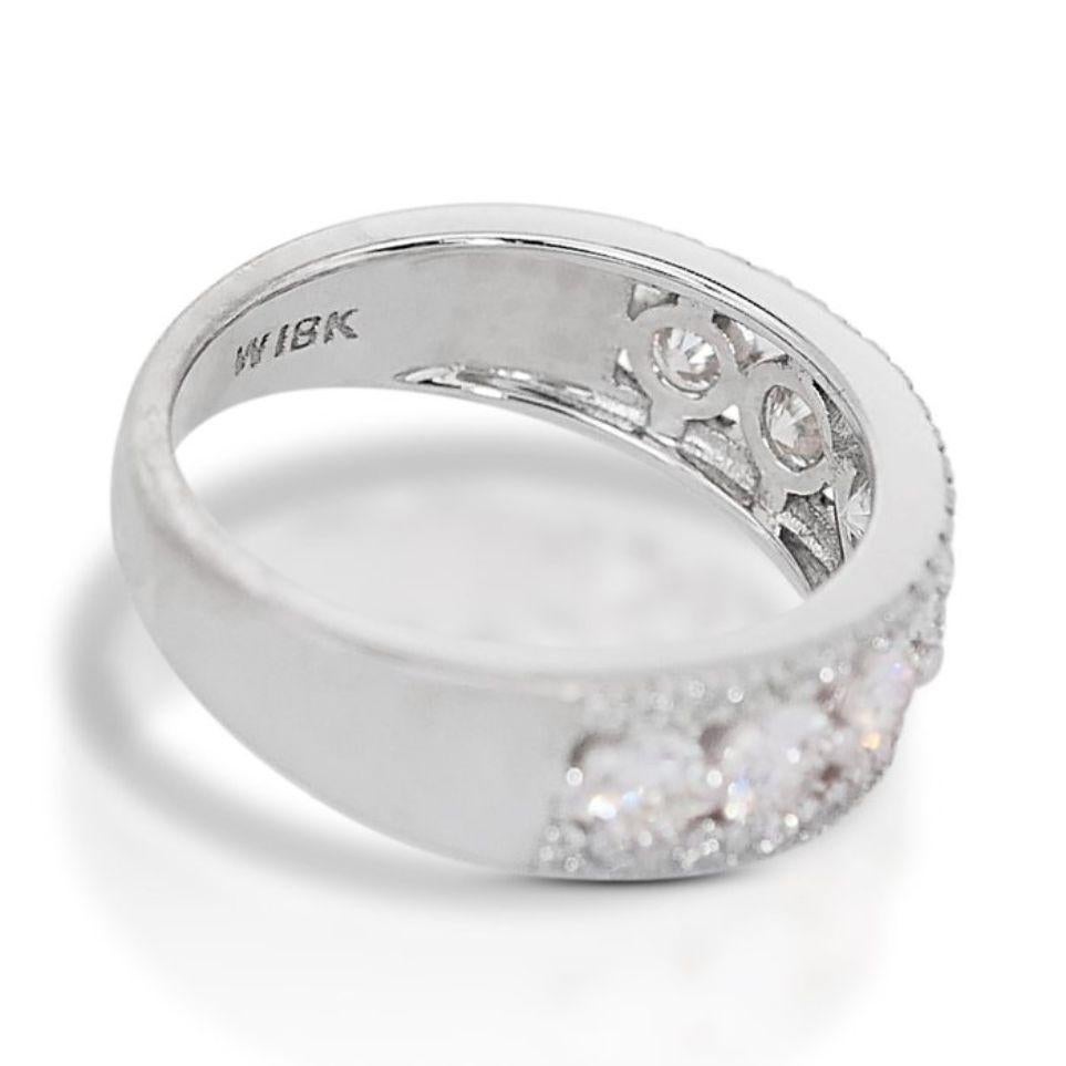 Elegant 1.17ct Round Brilliant Diamond Ring in 18K White Gold For Sale 1