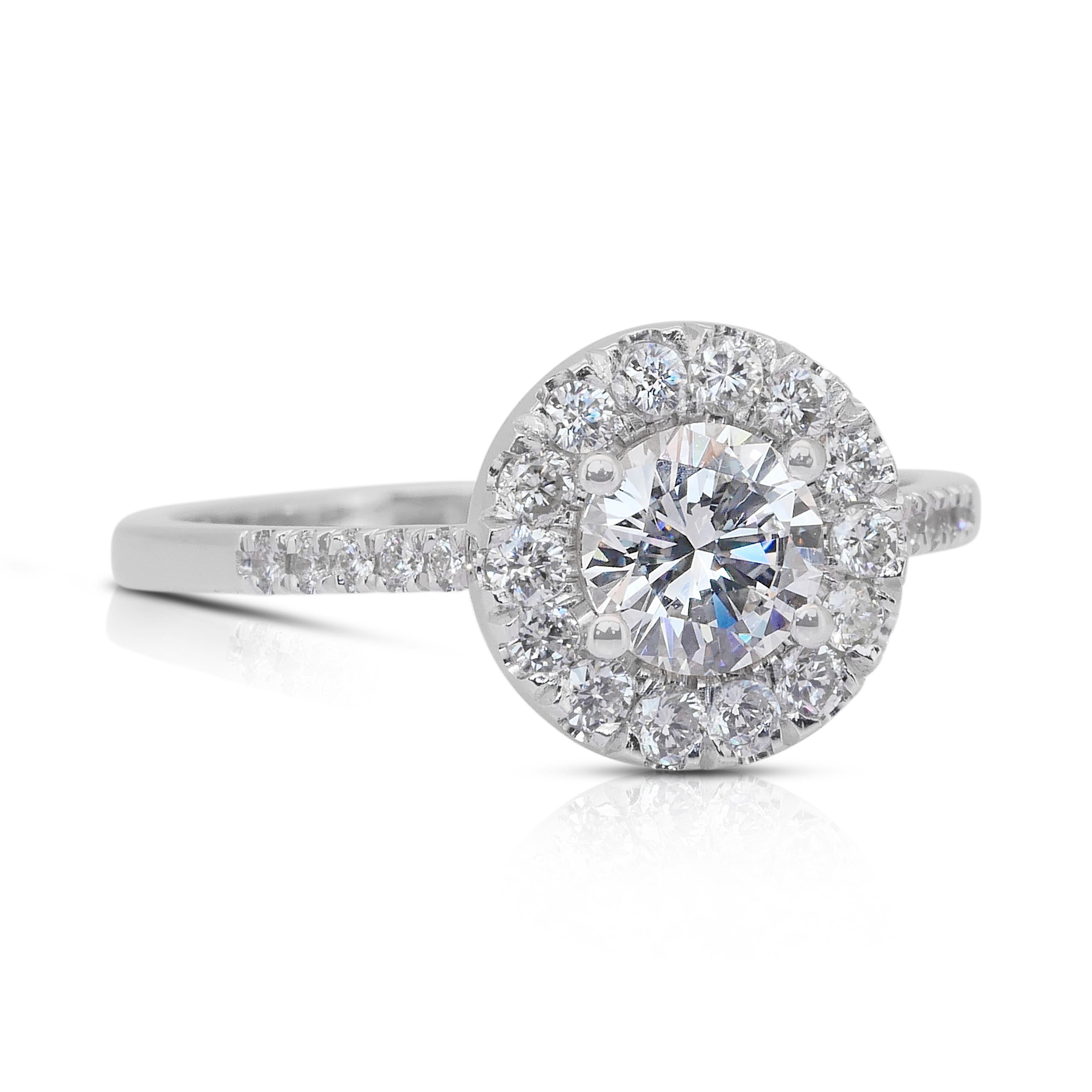 Elegant 1.18ct Diamonds Halo Ring in 18k White Gold - IGI Certified (Rundschliff) im Angebot