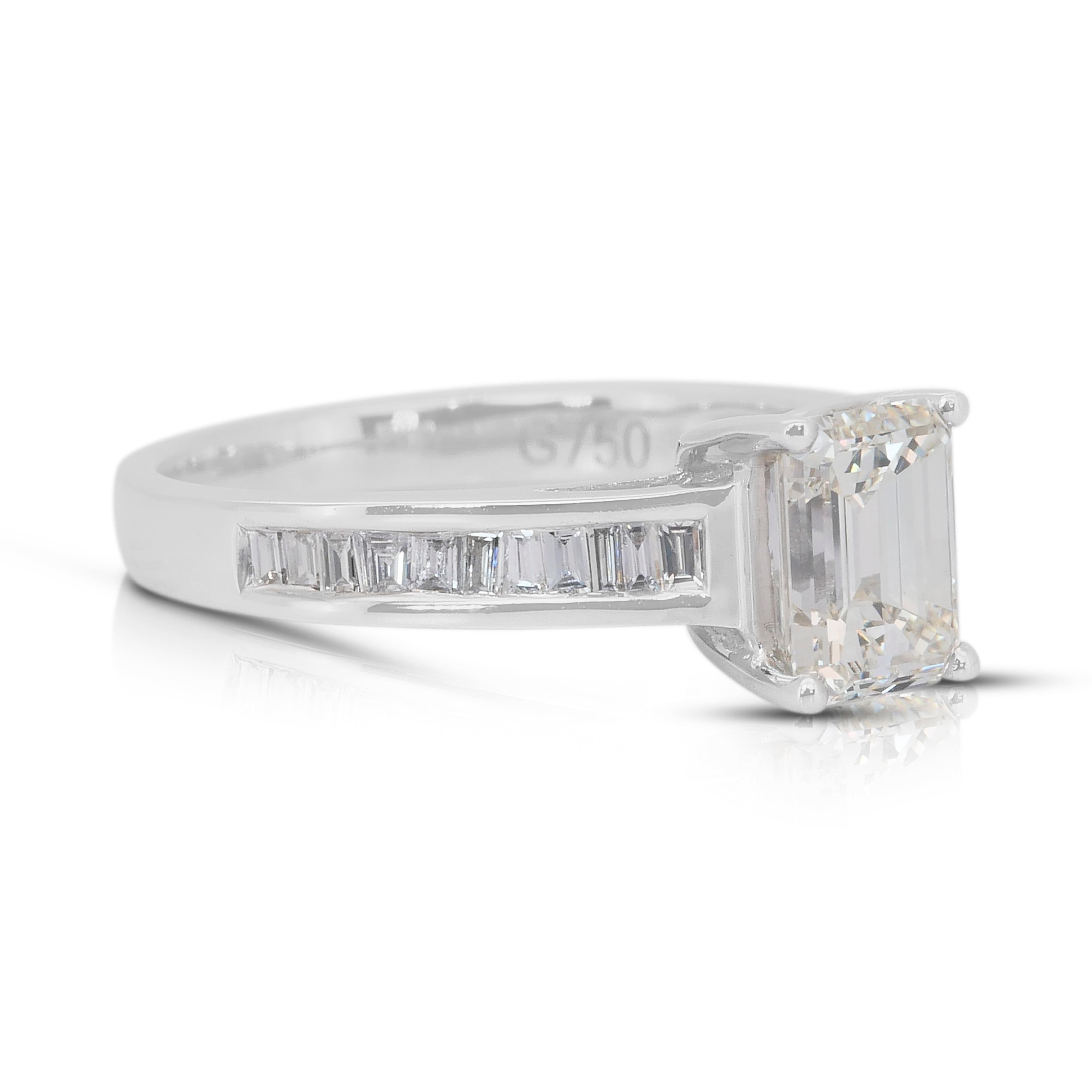 Taille émeraude Elegant 1.20ct Diamonds Pave Ring en or blanc 18k - IGI Certified en vente