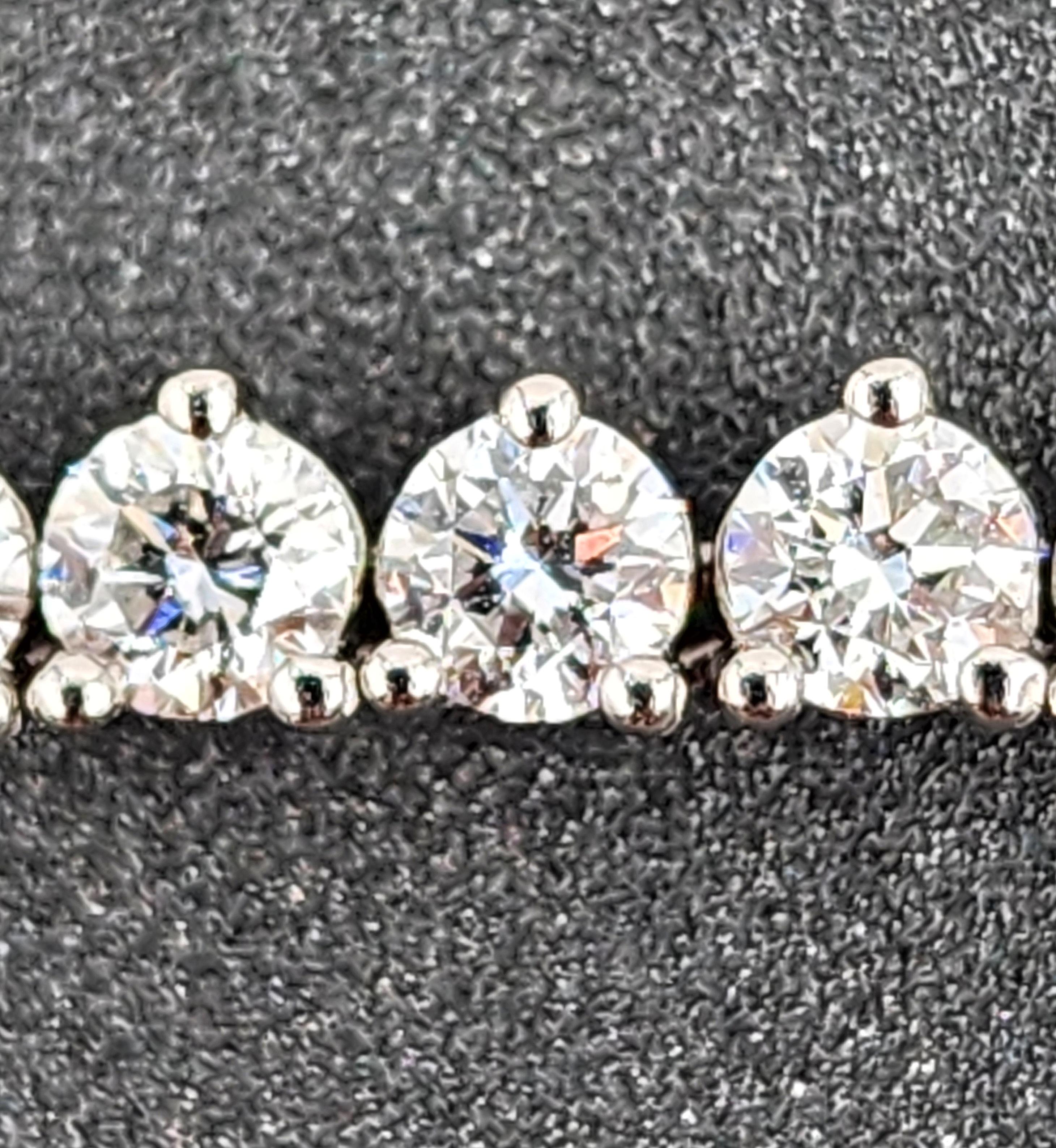 Taglio rotondo Collana Tennis con diamanti da 12.84 ct in vendita