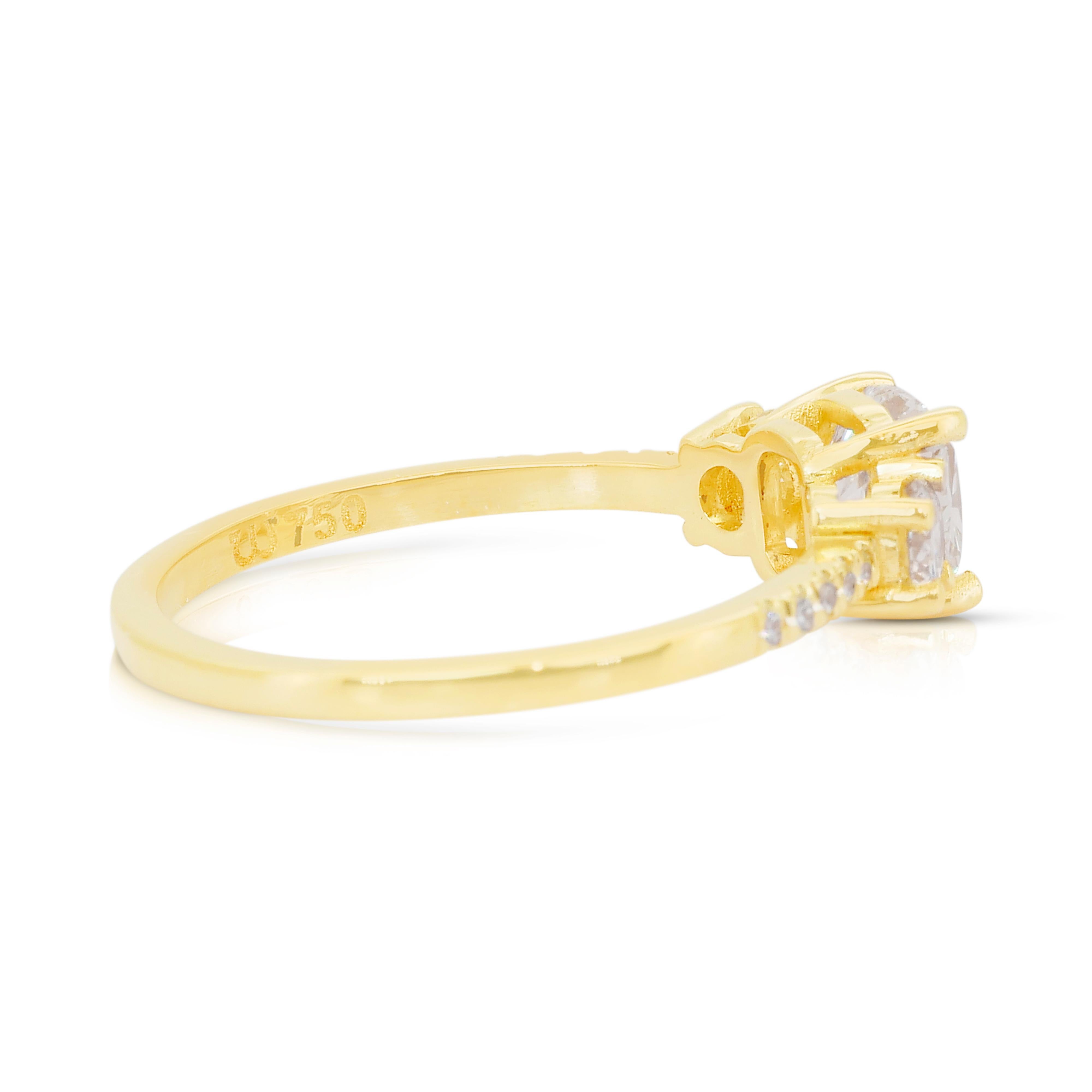 Elegant 1.28ct Diamonds 3-Stone Ring in 18k Yellow Gold - IGI Certified (bague à 3 pierres en or jaune 18k) Neuf - En vente à רמת גן, IL