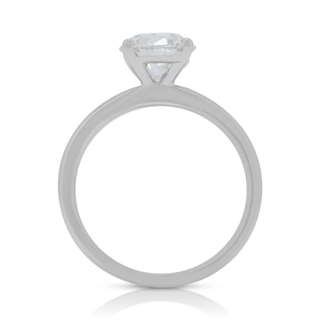 Elegant 1.30ct Diamond Solitaire Ring in 18k White Gold For Sale 1