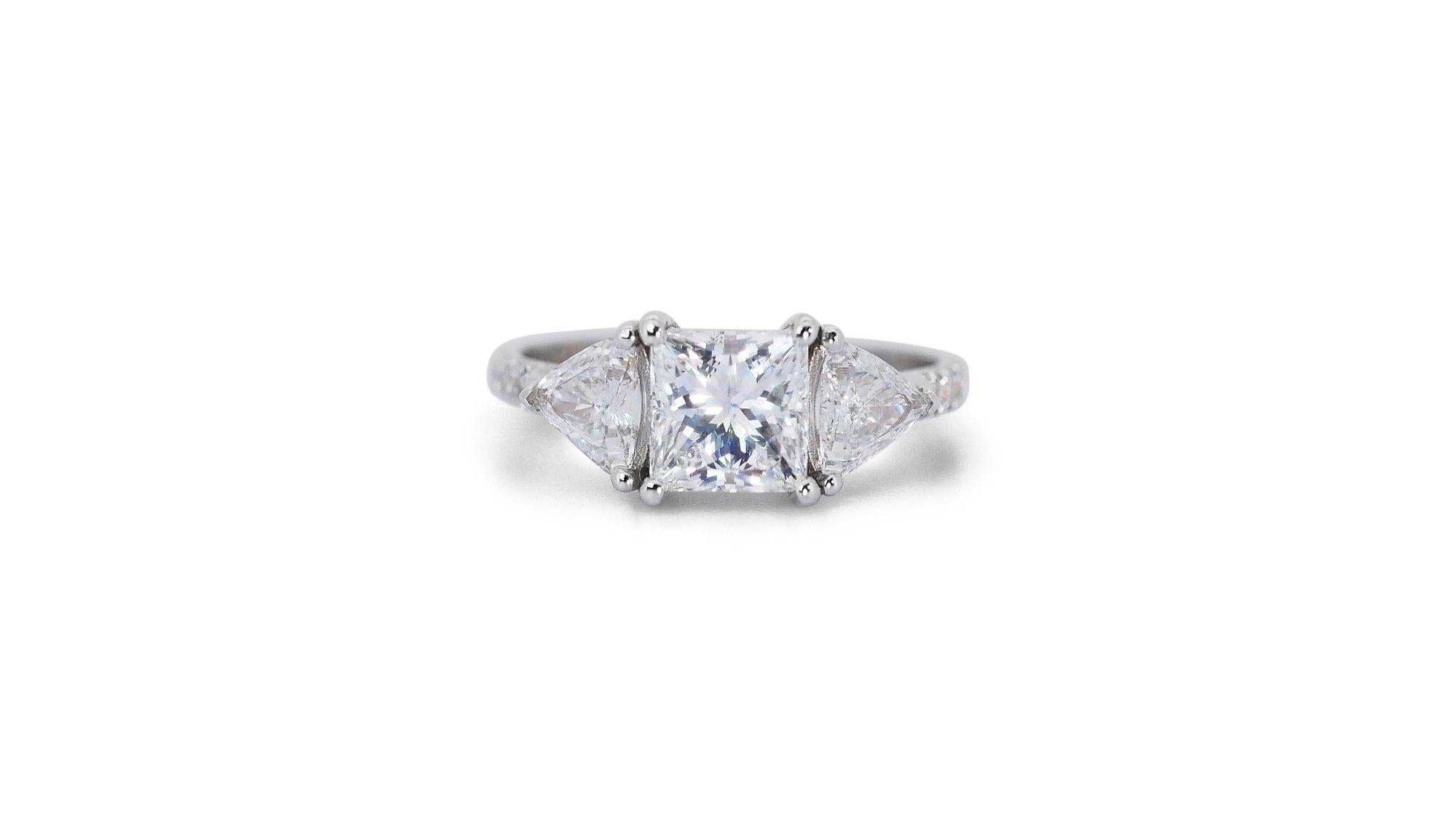 Elegant 1.32ct Diamonds 3-Stone Ring in 18k White Gold - GIA Certified For Sale 1