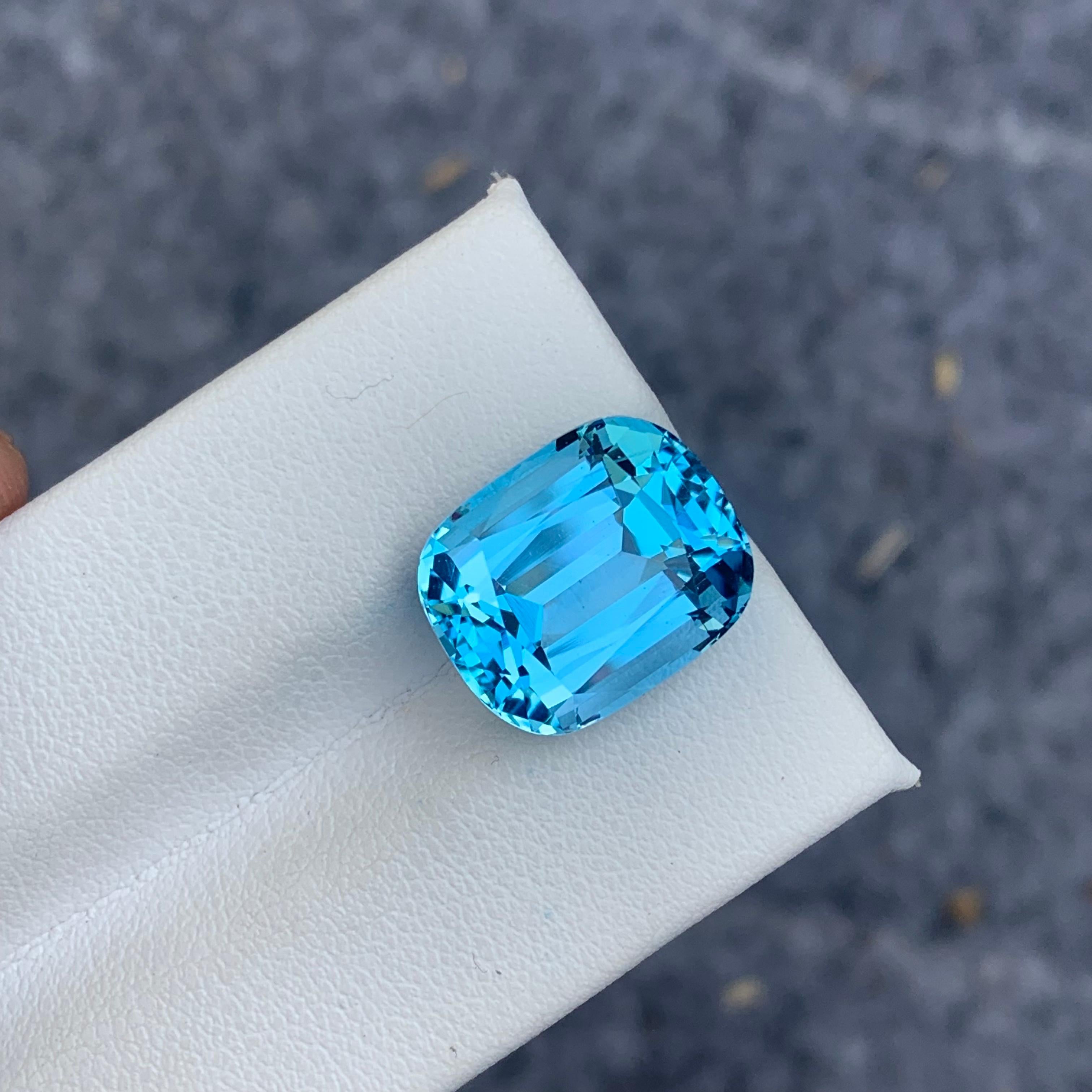 Elegante Topacio azul celeste suelto de 13,35 quilates de Brasil con facetas en cojín en venta 3