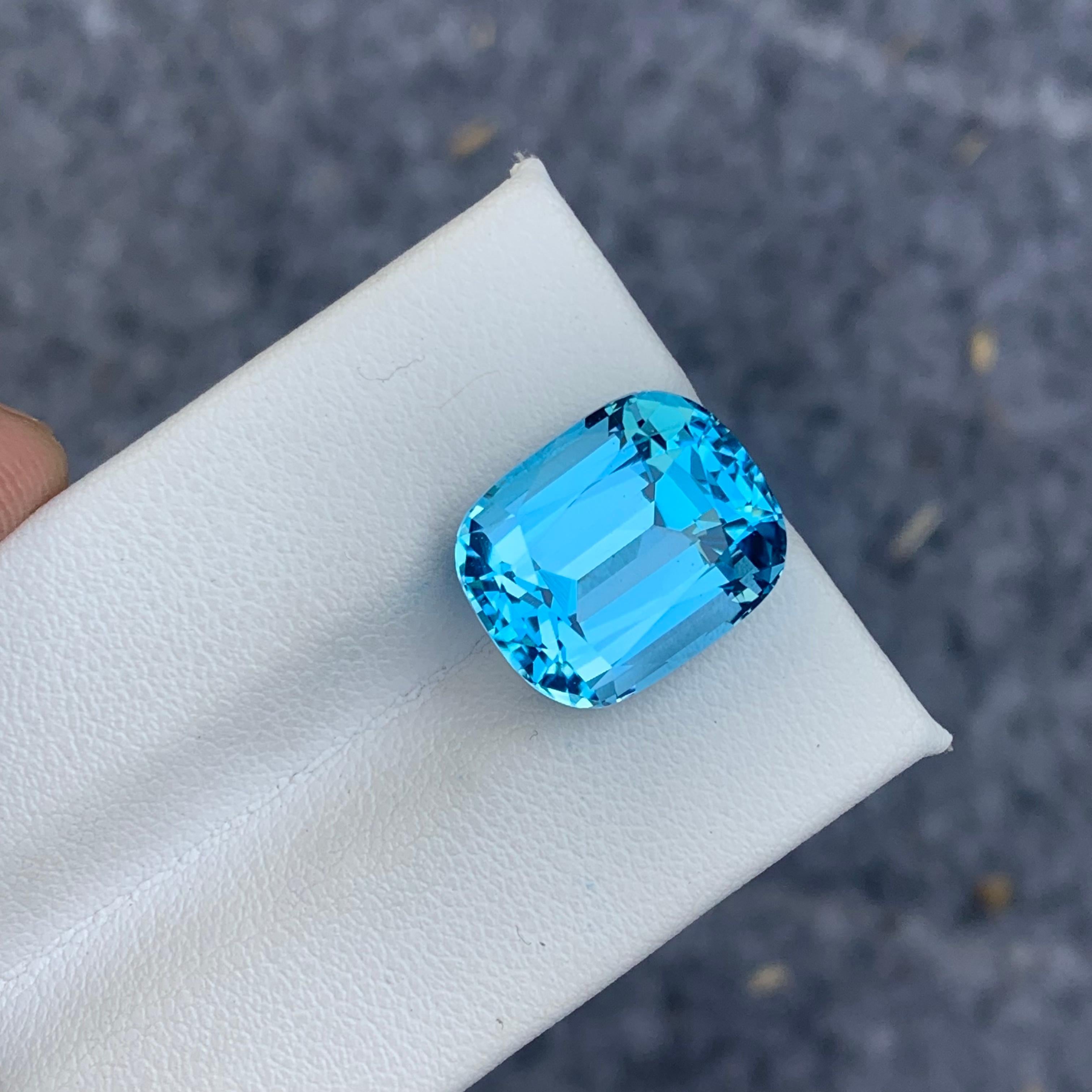 Elegante Topacio azul celeste suelto de 13,35 quilates de Brasil con facetas en cojín en venta 5