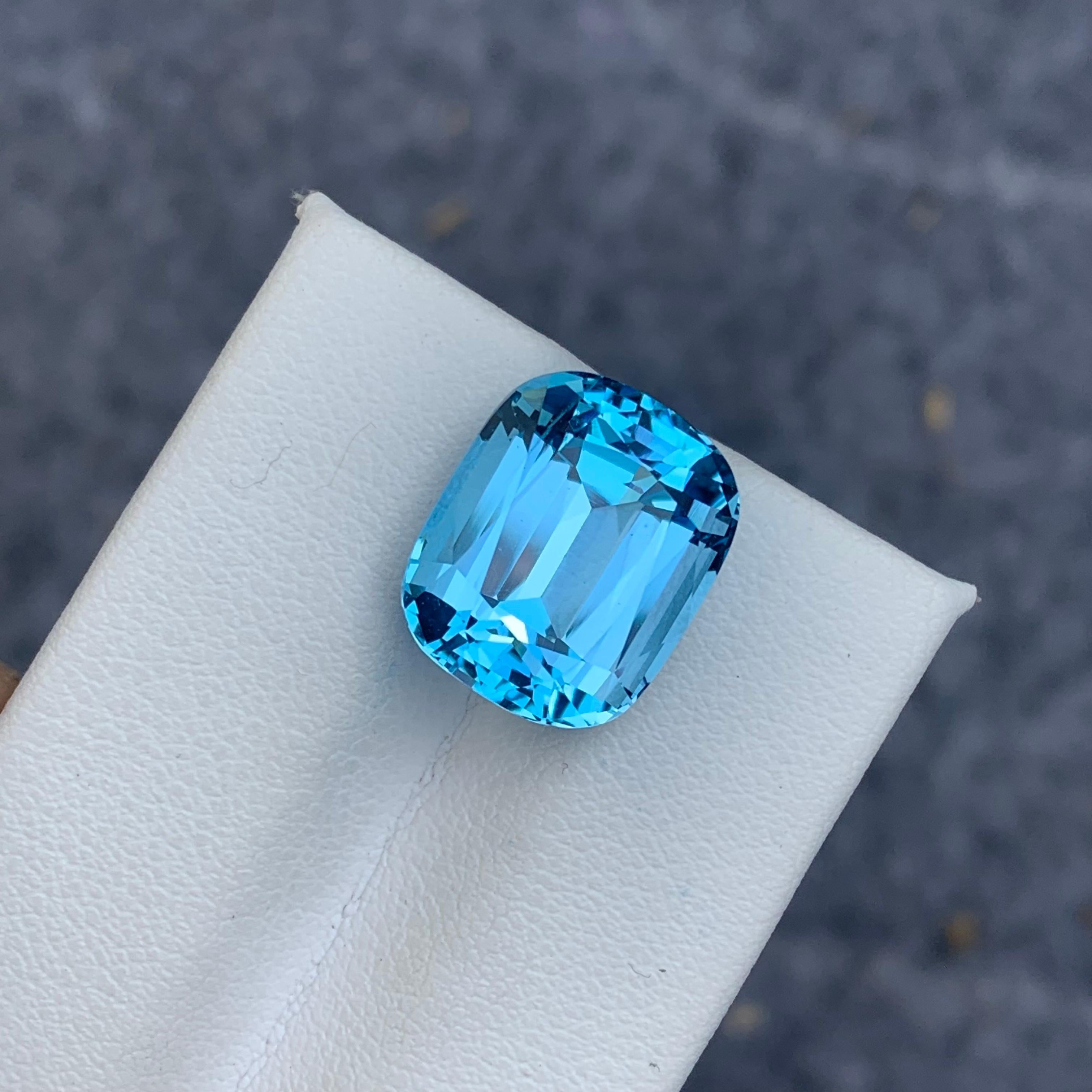 Elegante Topacio azul celeste suelto de 13,35 quilates de Brasil con facetas en cojín en Nuevo estado para la venta en Peshawar, PK
