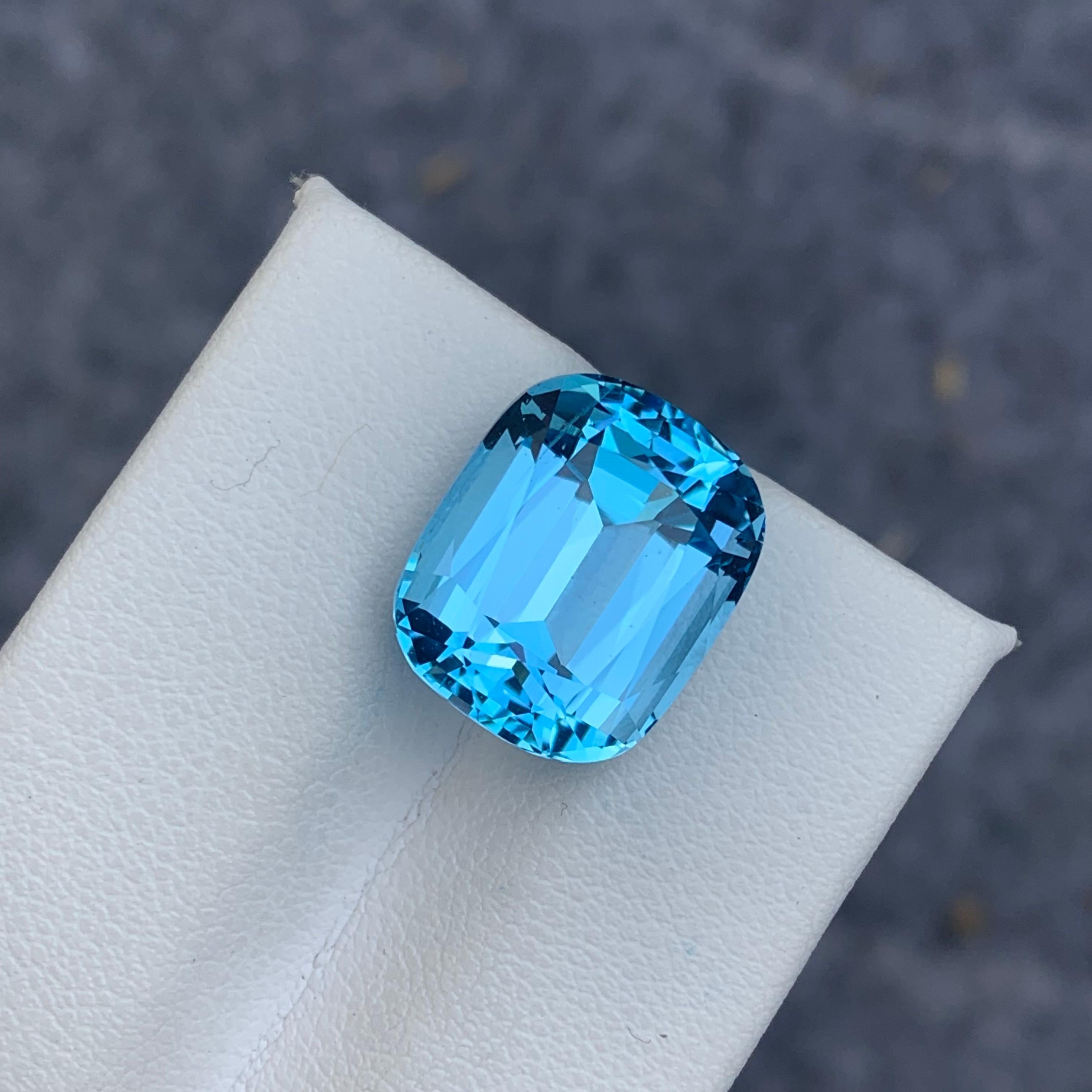 Femenino o masculino Elegante Topacio azul celeste suelto de 13,35 quilates de Brasil con facetas en cojín en venta