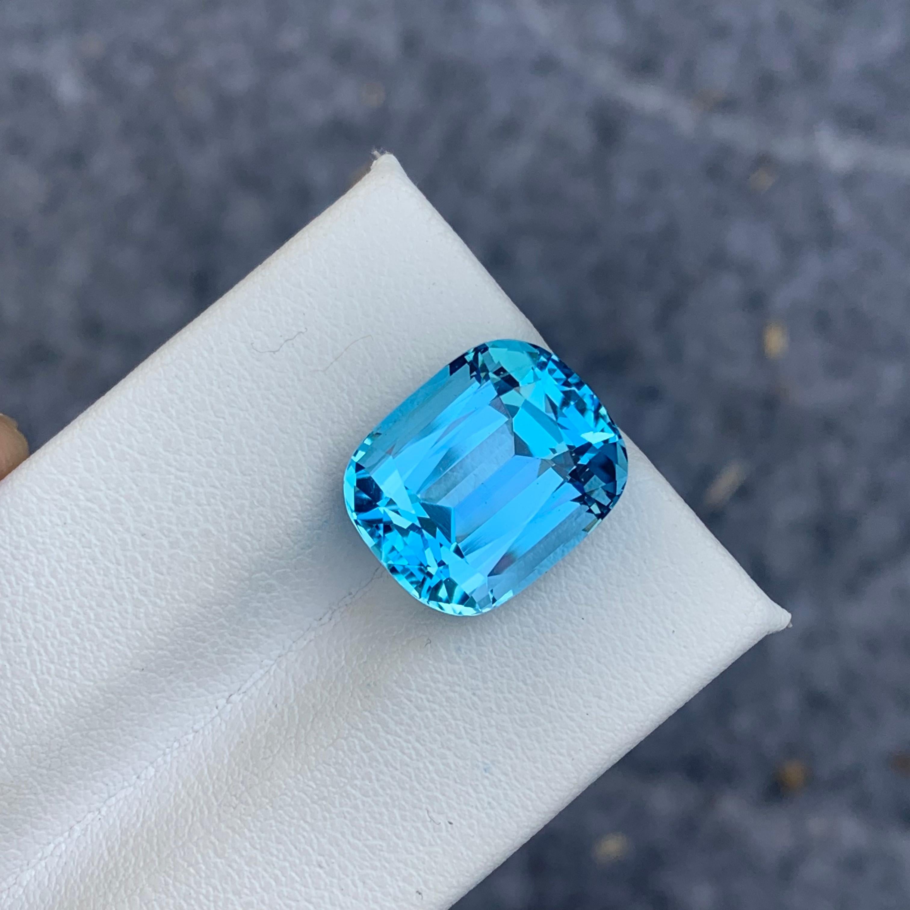 Elegante Topacio azul celeste suelto de 13,35 quilates de Brasil con facetas en cojín en venta 2