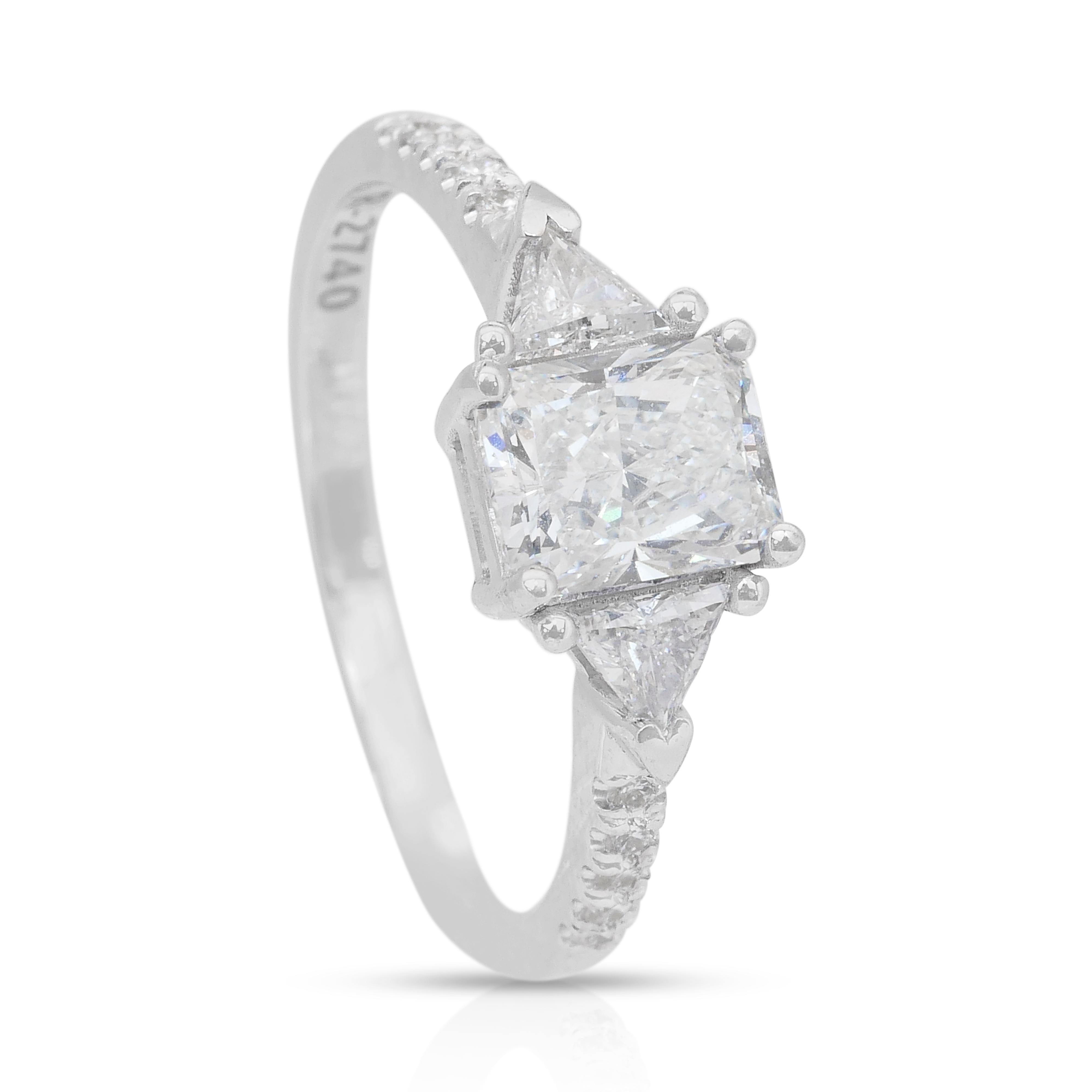 Eleganza: anello con 3 pietre e 1,33 carati di diamanti in oro bianco 18 carati - certificato IGI in vendita 3