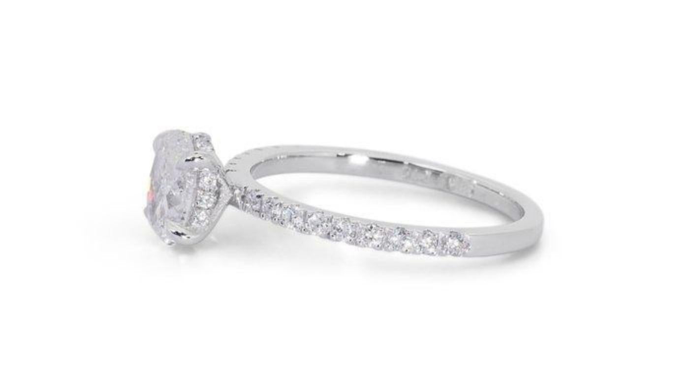 Elegant 1.33ct Oval Diamond Ring in 18K White Gold In New Condition For Sale In רמת גן, IL