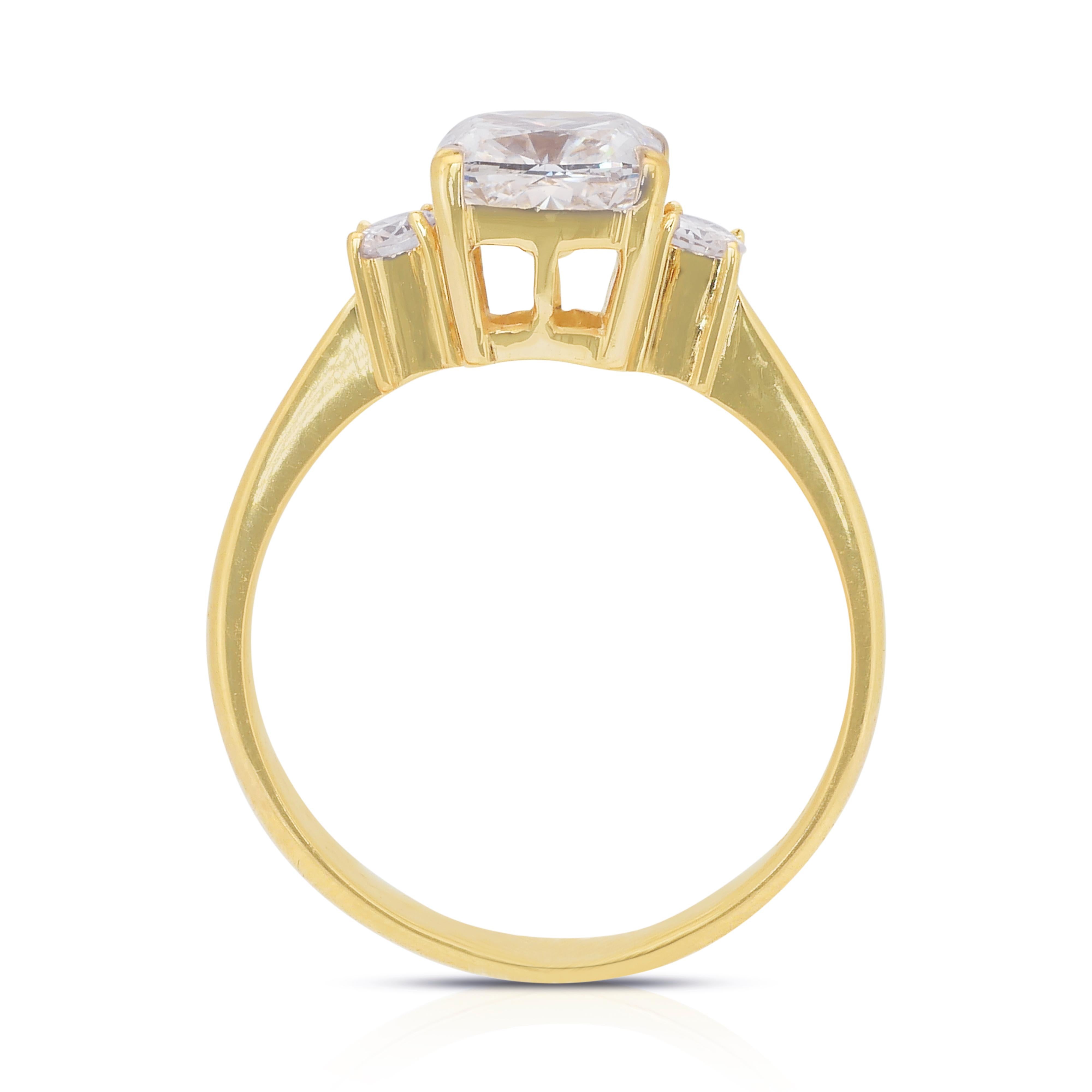 Eleganza: anello a tre pietre con 1,35 carati di diamanti in oro giallo 18 carati - certificato IGI in vendita 4