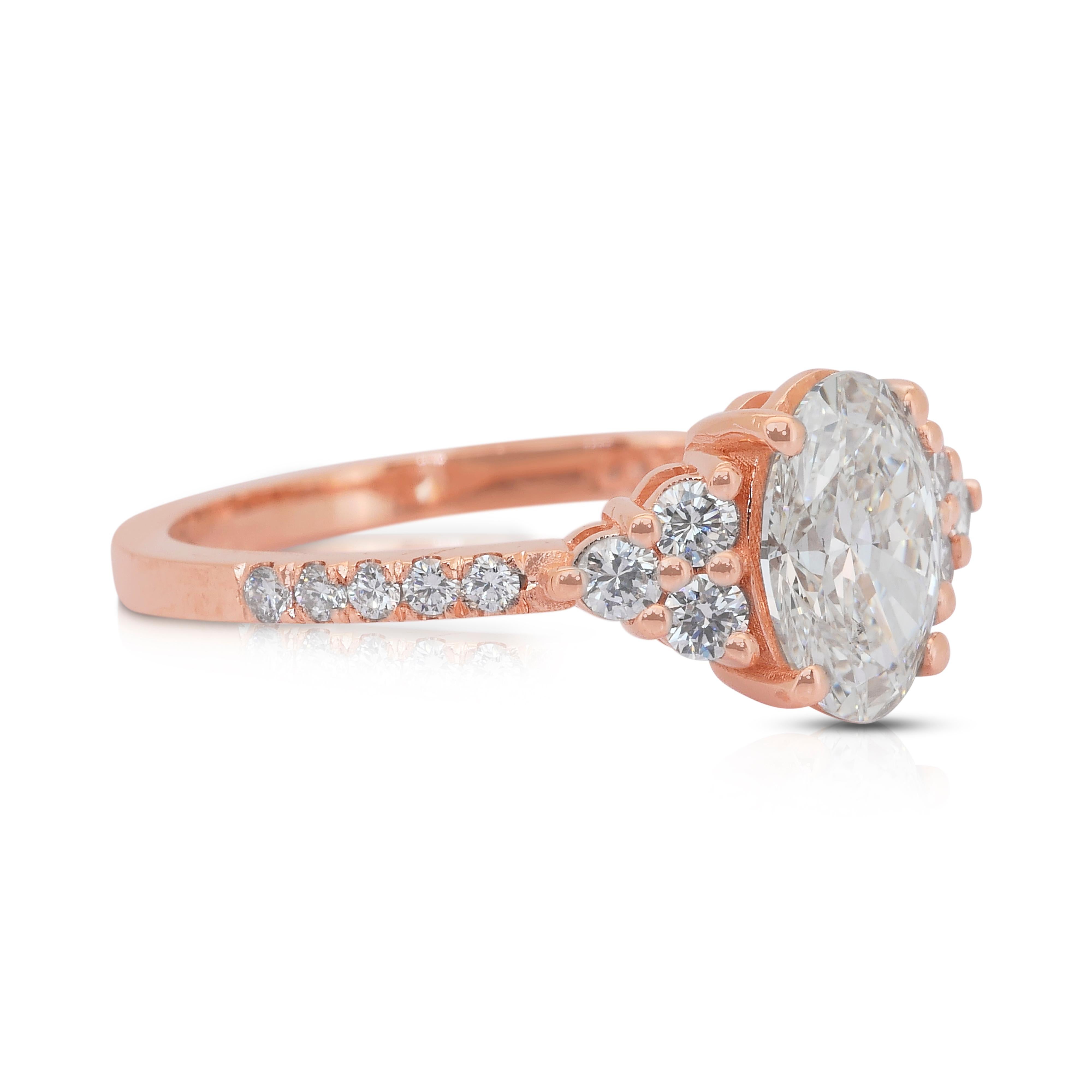 Elegante anillo con pavé de diamantes de 1,37 ct en oro rosa de 18k - Certificado IGI Corte oval en venta