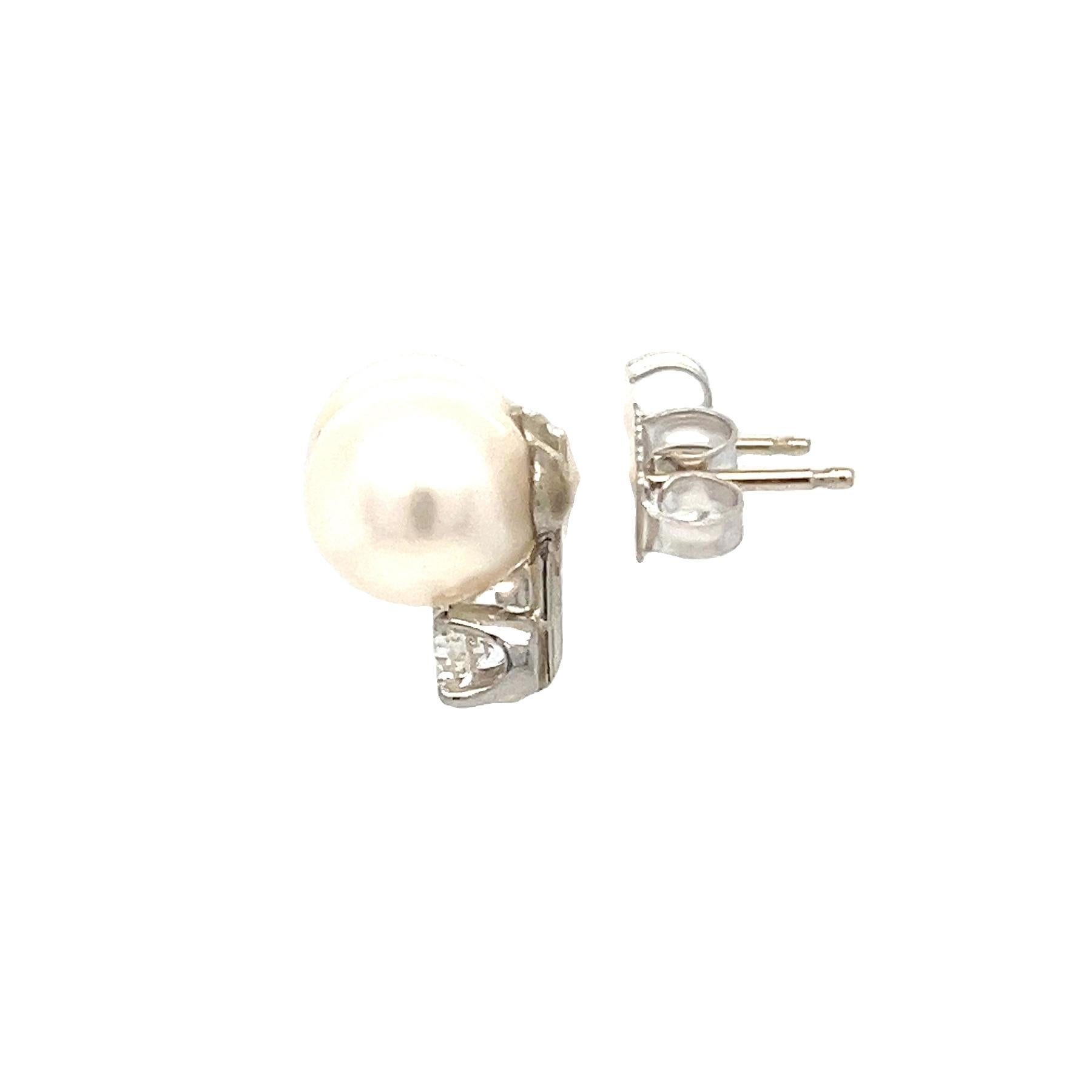 Ohrstecker aus 14 Karat Weißgold mit Zuchtperlen und Diamanten im Zustand „Gut“ im Angebot in Coral Gables, FL
