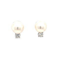 Ohrstecker aus 14 Karat Weißgold mit Zuchtperlen und Diamanten