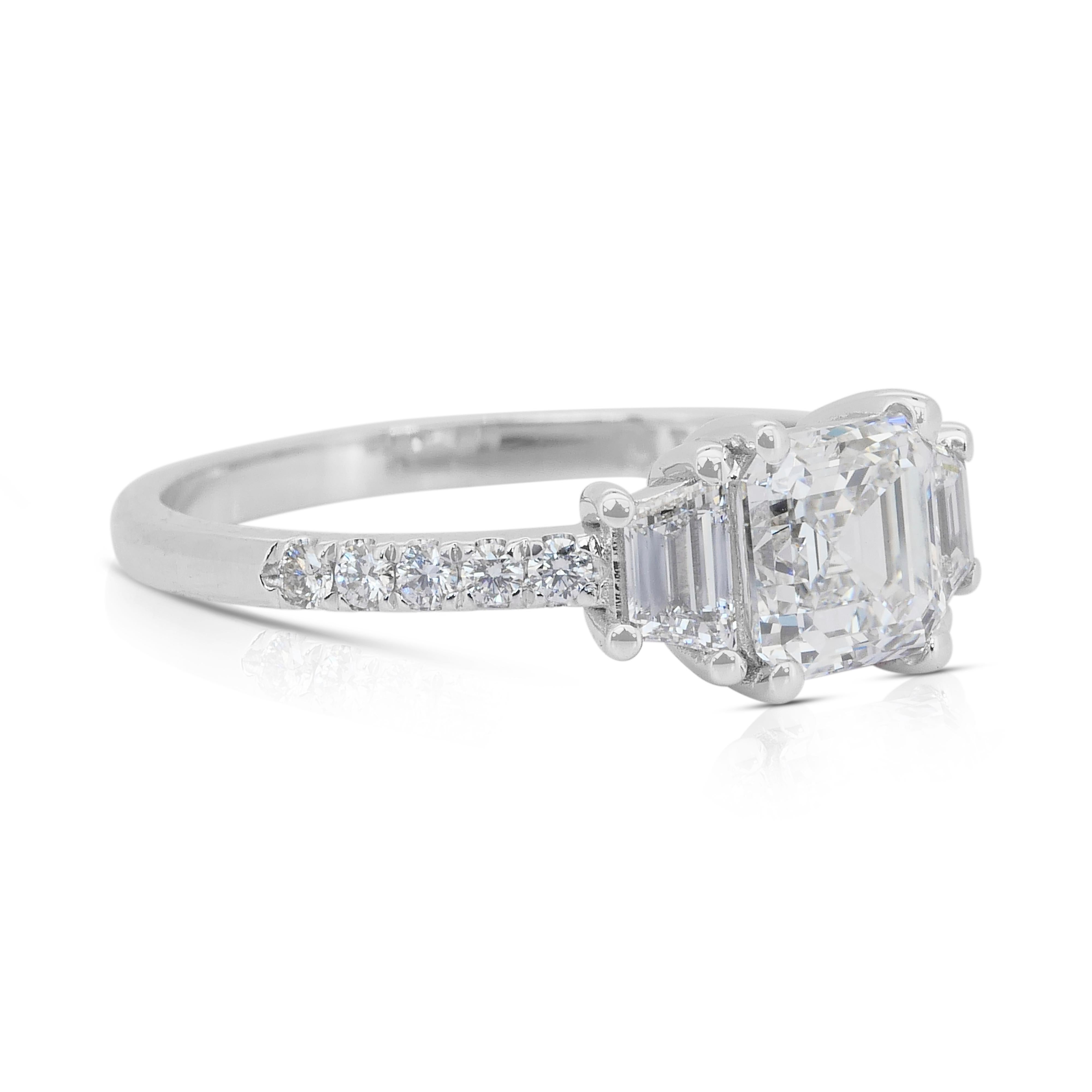 Taille carrée Elegant 1.48ct Diamonds 3-Stone Ring in 18k White Gold - GIA Certified (en anglais) en vente