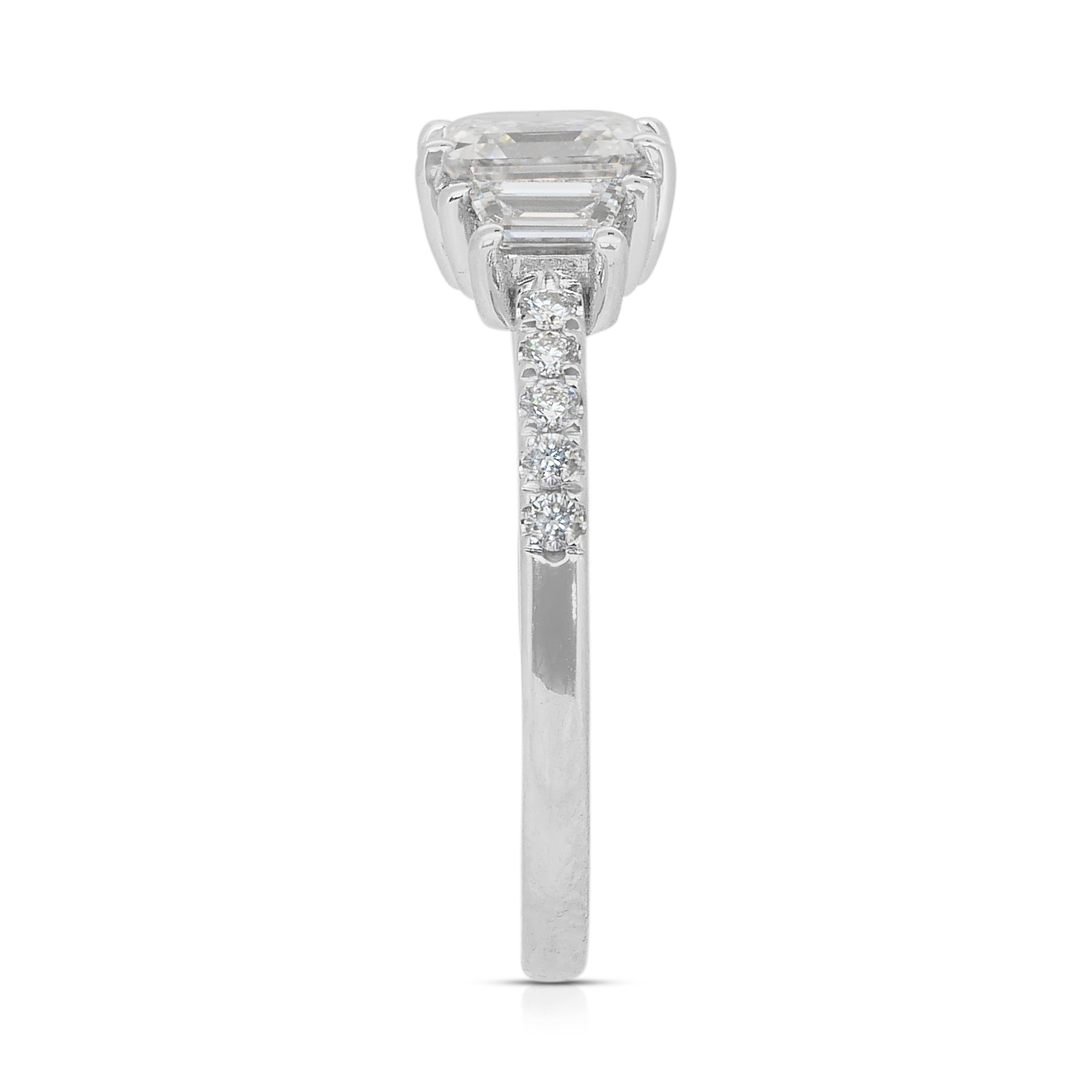 Elegant 1.48ct Diamonds 3-Stone Ring in 18k White Gold - GIA Certified (en anglais) en vente 2