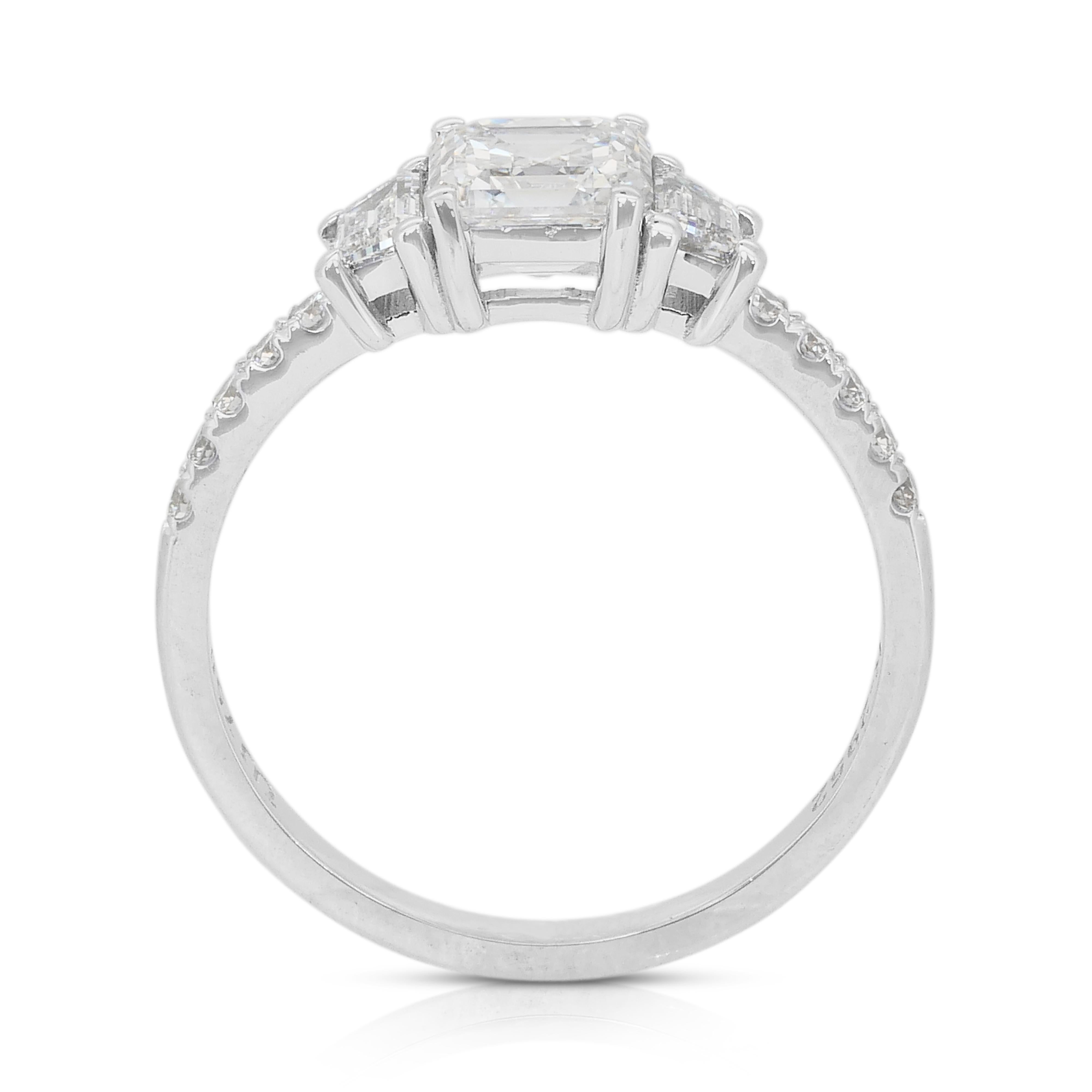Elegant 1.48ct Diamonds 3-Stone Ring in 18k White Gold - GIA Certified (en anglais) en vente 4