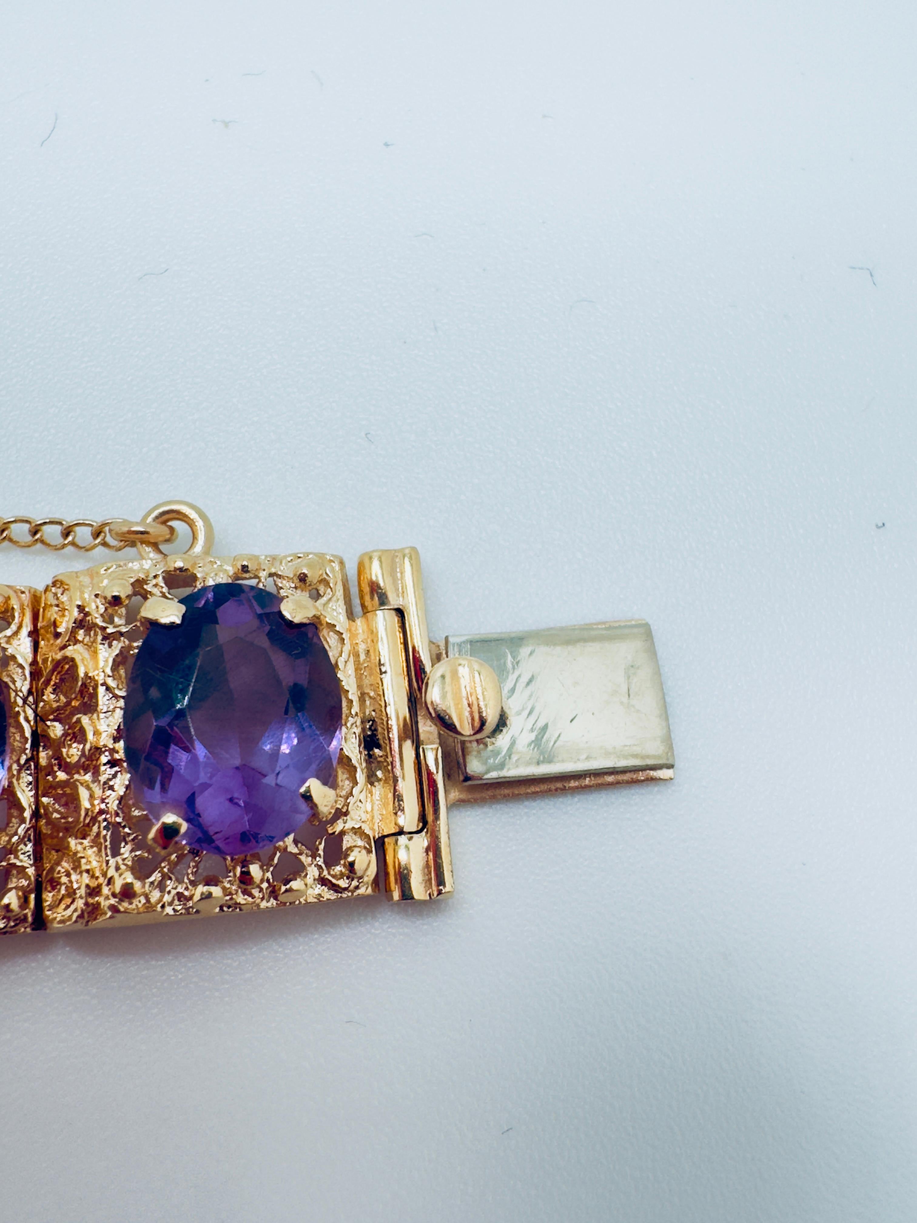 Elegante pulsera de amatista de oro de 14 quilates con intrincado diseño de filigrana Art Decó en venta