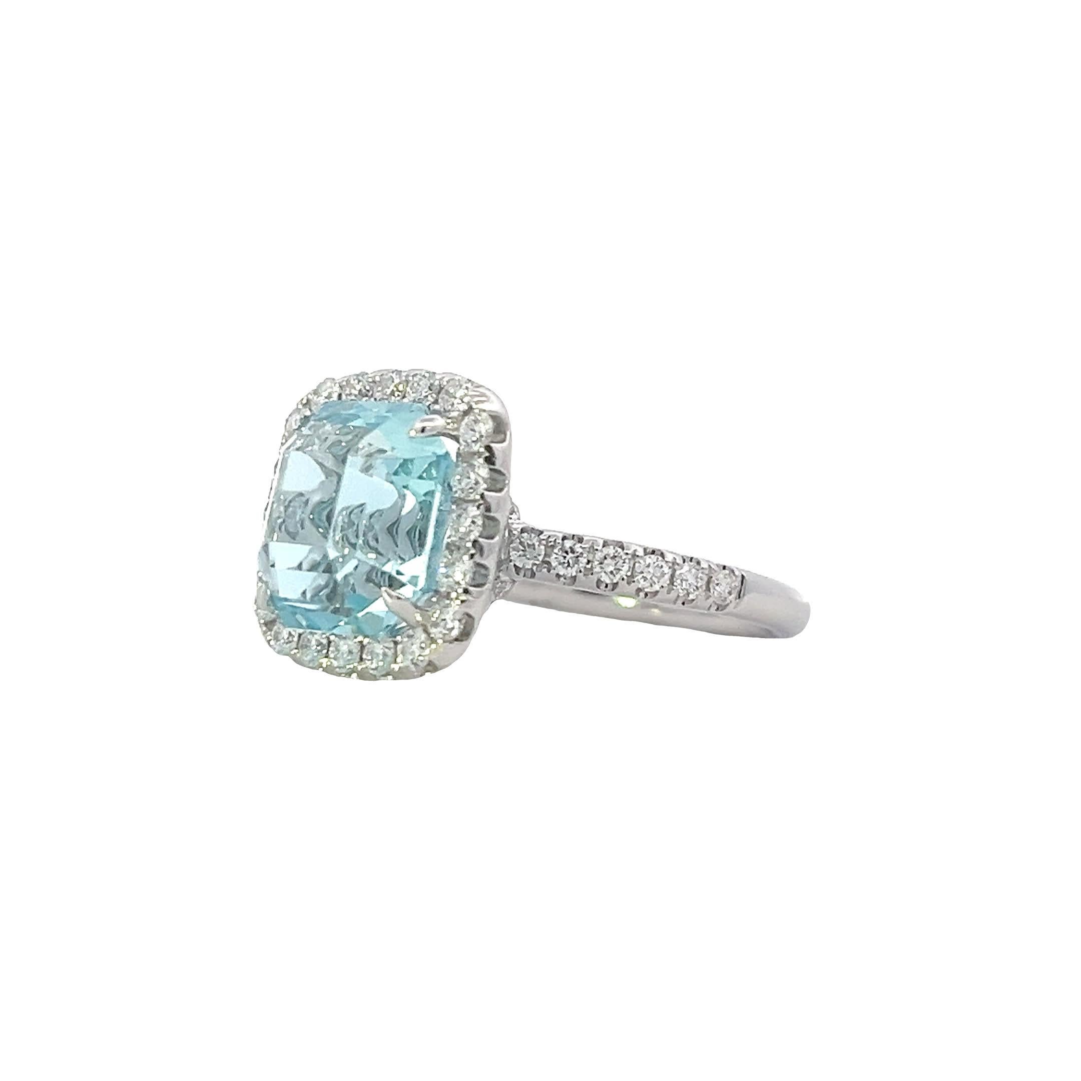 **Élegant or 14 carats bleu turquoise  Bague de fiançailles avec halo de diamants** Neuf - En vente à Great Neck Plaza, NY