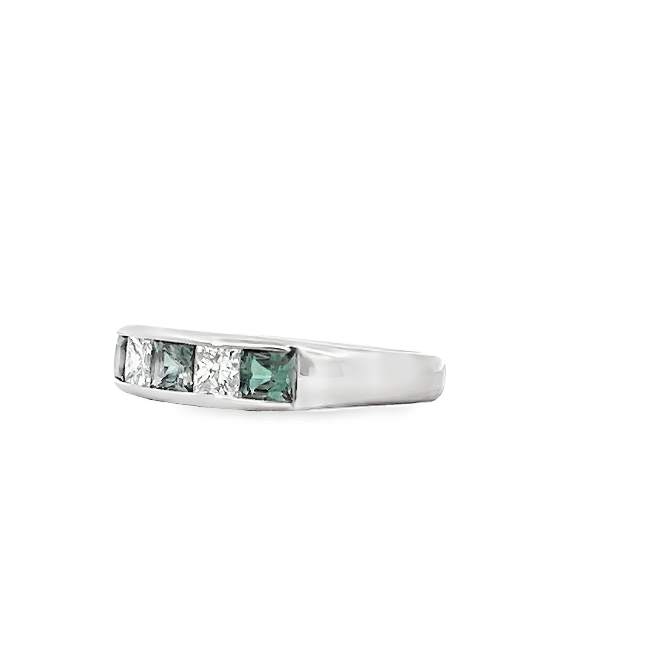 Élégante bague de fiançailles d'inspiration vintage en or 14 carats avec diamants et émeraudes Pour femmes en vente