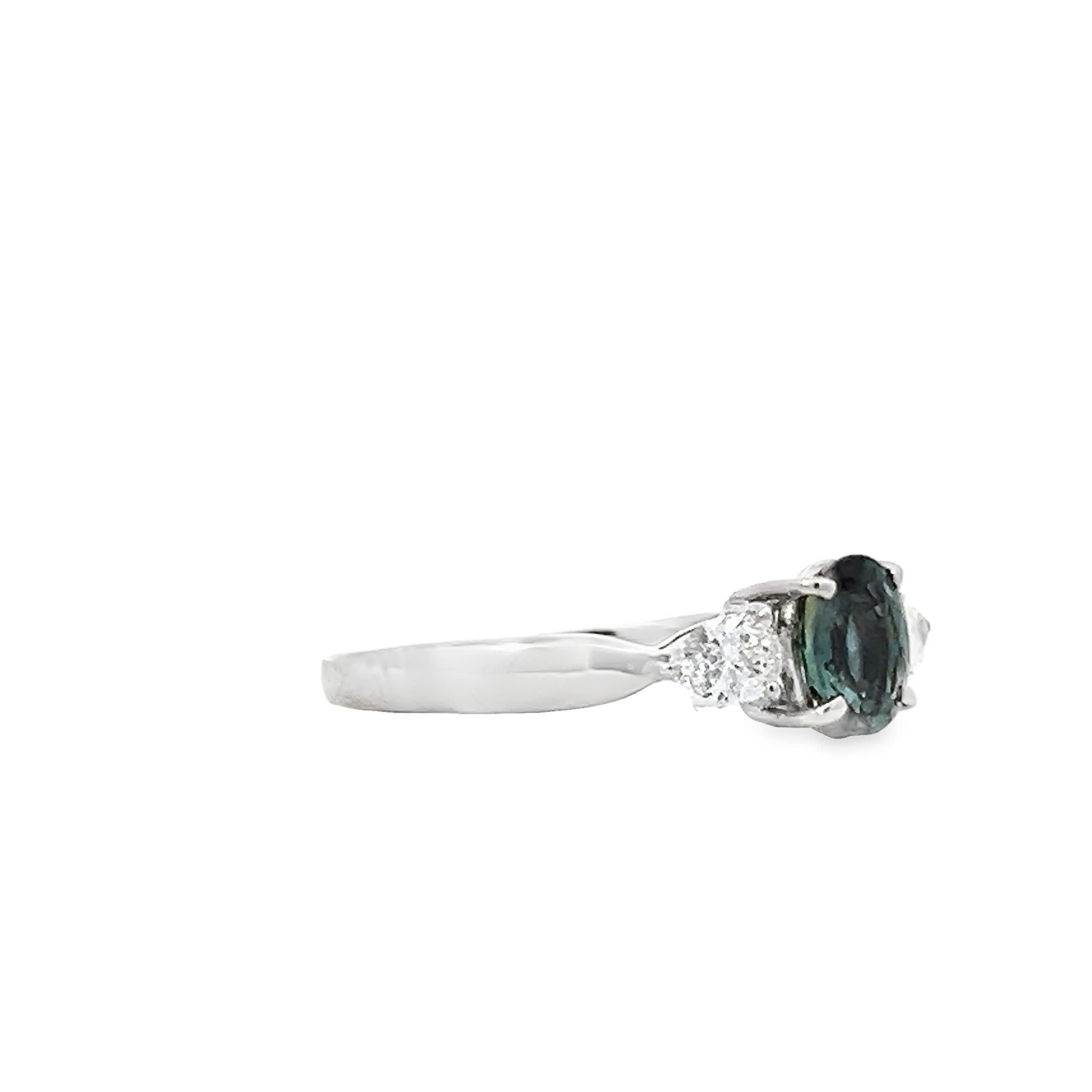 Élégante bague de fiançailles en or 14 carats avec diamants et saphirs - duo de luxe taille radiant Neuf - En vente à Great Neck Plaza, NY