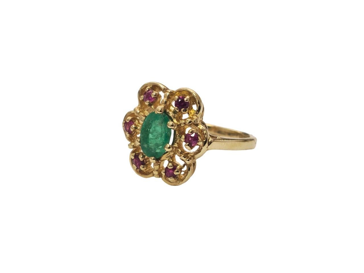 Eleganter Damenring aus 14 Karat Gold mit Rubin und Smaragd (Smaragdschliff) im Angebot