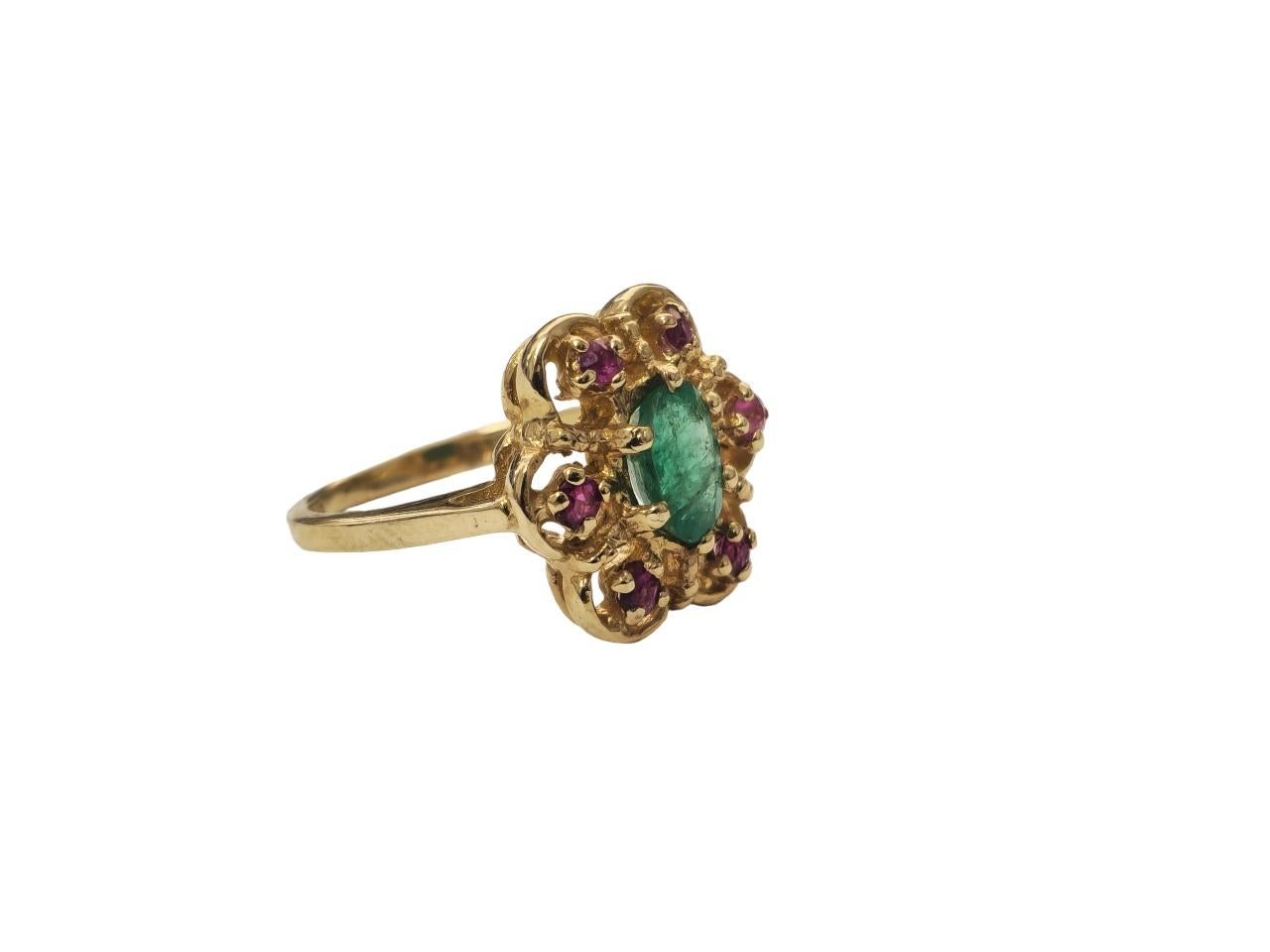 Eleganter Damenring aus 14 Karat Gold mit Rubin und Smaragd im Zustand „Hervorragend“ im Angebot in Miami, FL
