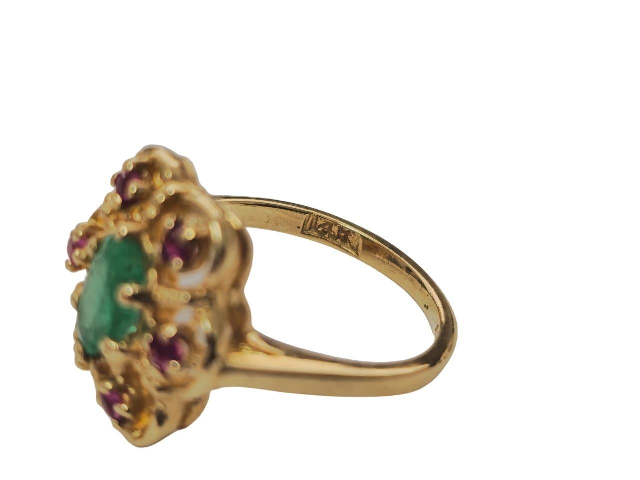 Eleganter Damenring aus 14 Karat Gold mit Rubin und Smaragd im Angebot 1