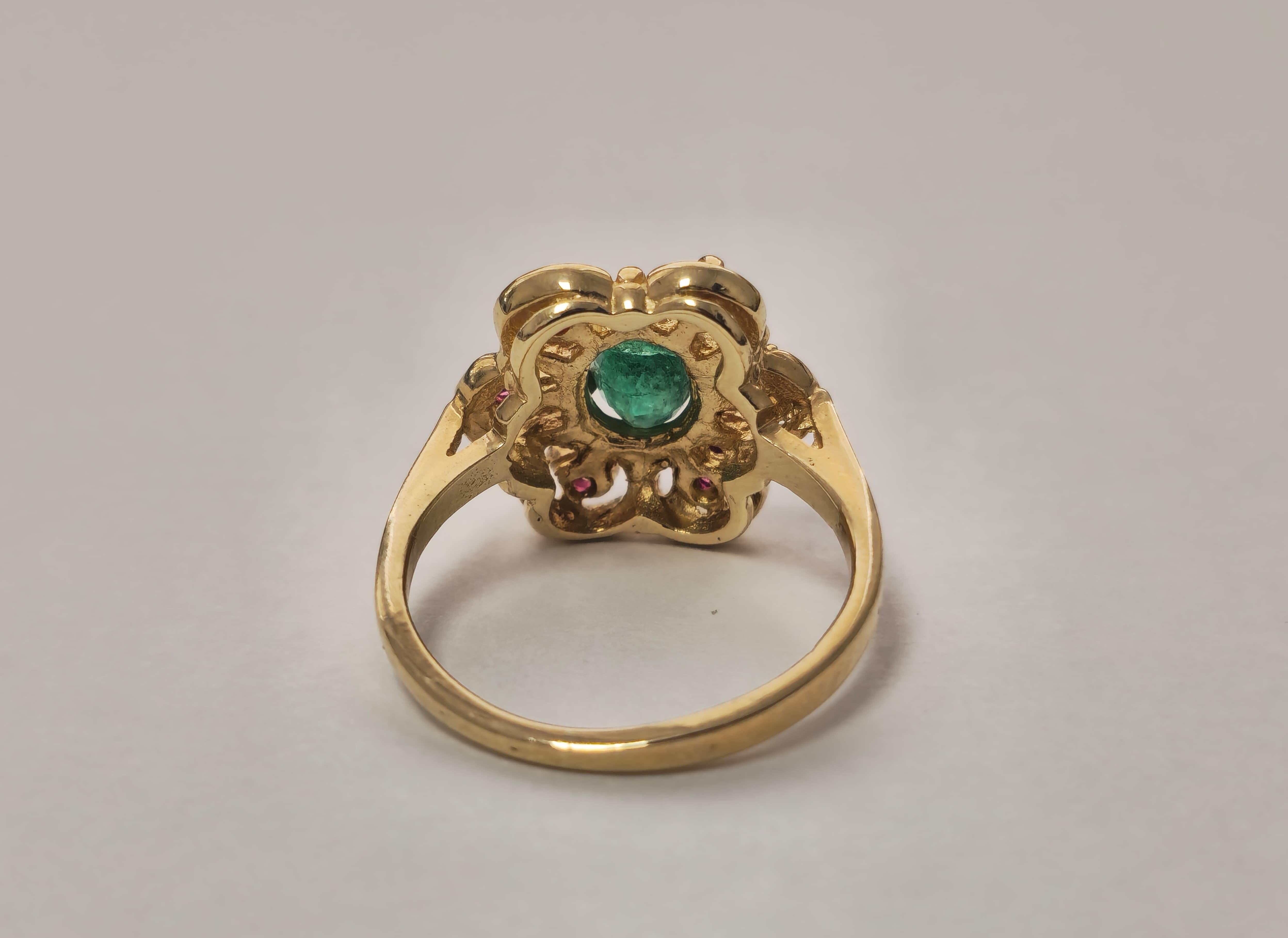 Elegant 14K Gold Ladies Ring with Ruby and Emerald For Sale 1
