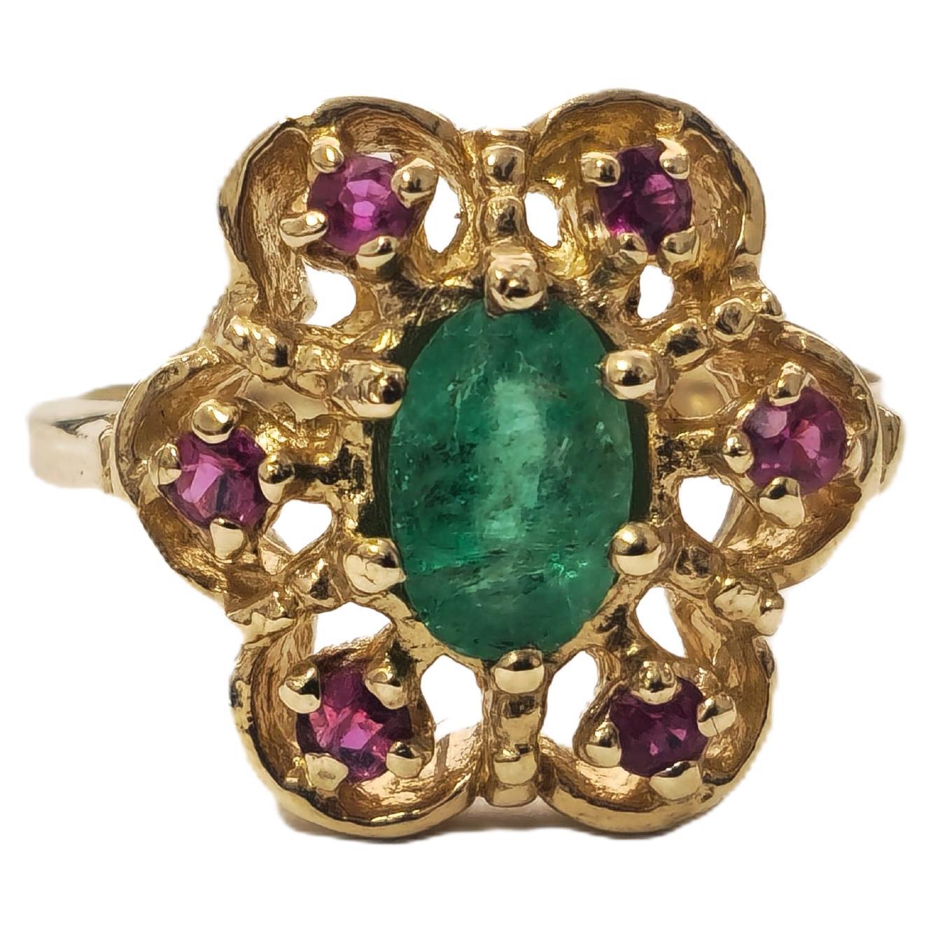 Elegant 14K Gold Ladies Ring with Ruby and Emerald For Sale