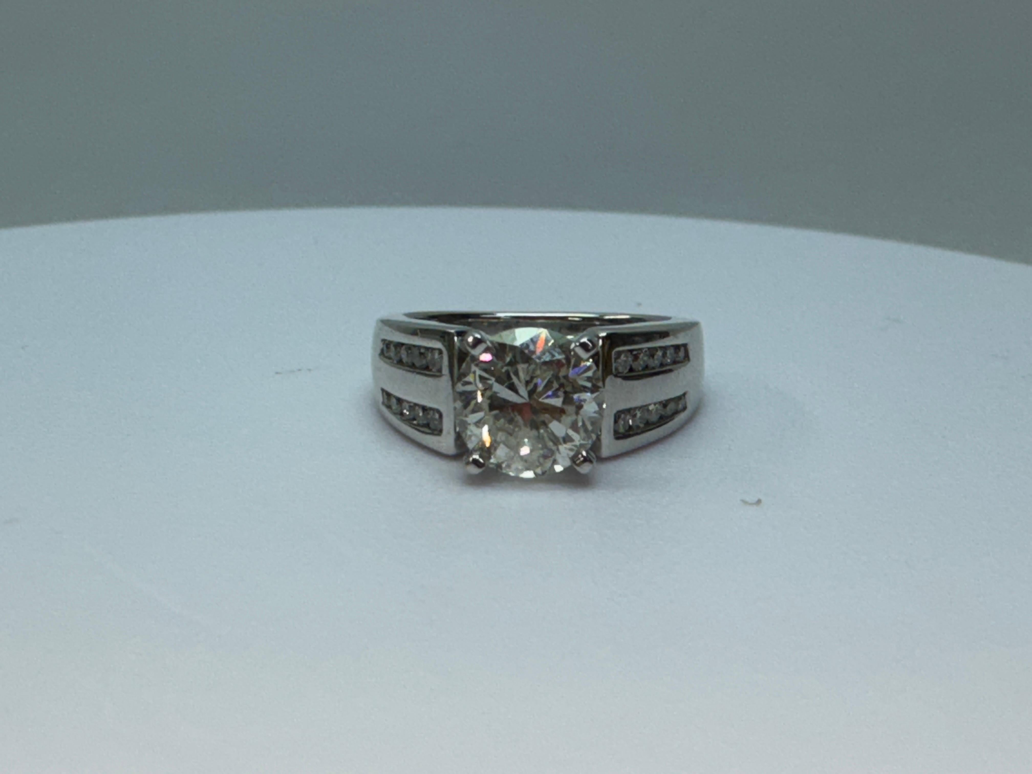 Elegant 14k Gold Wedding Ring In Good Condition For Sale In Palm Desert, CA