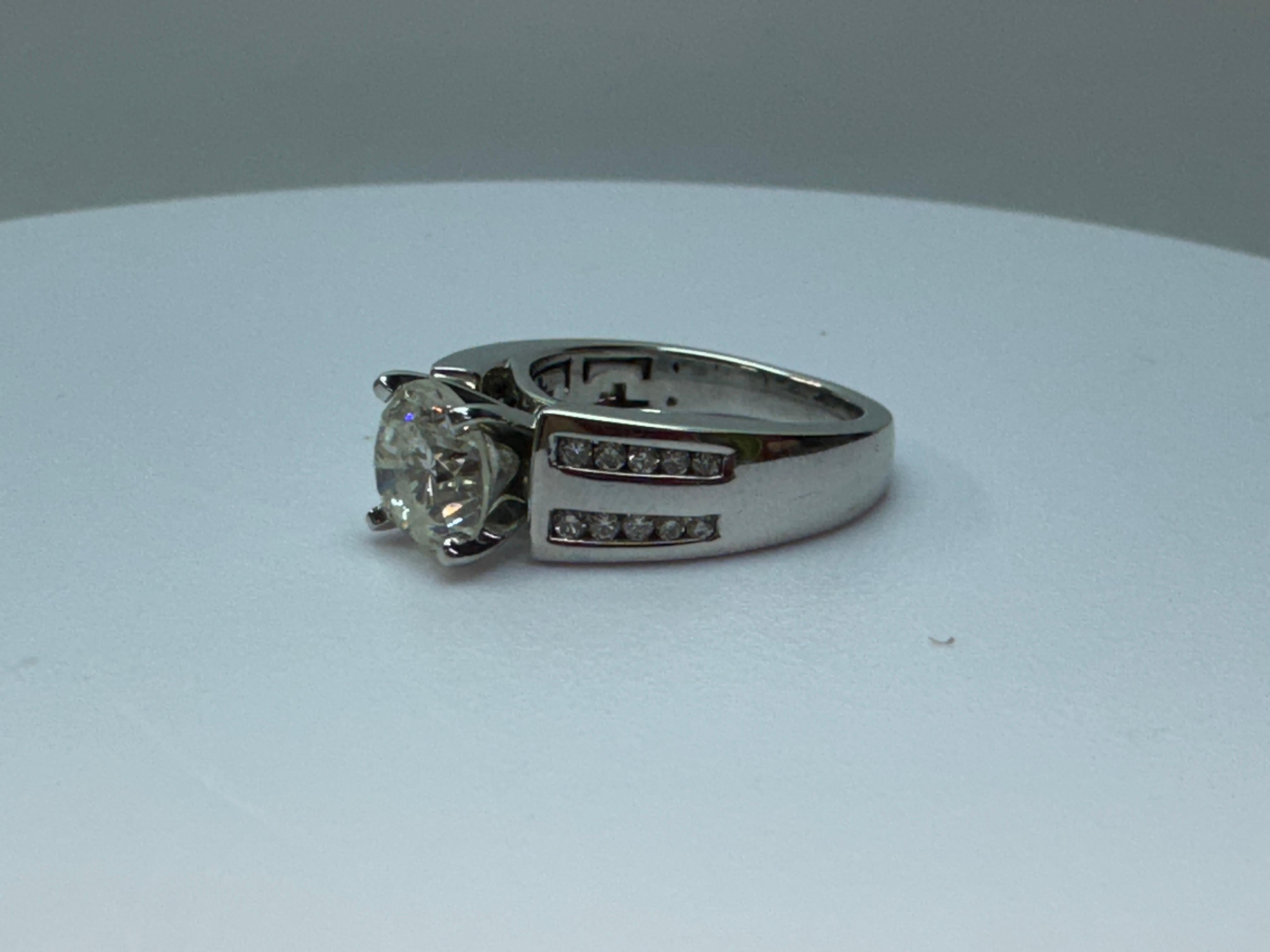 Women's or Men's Elegant 14k Gold Wedding Ring For Sale
