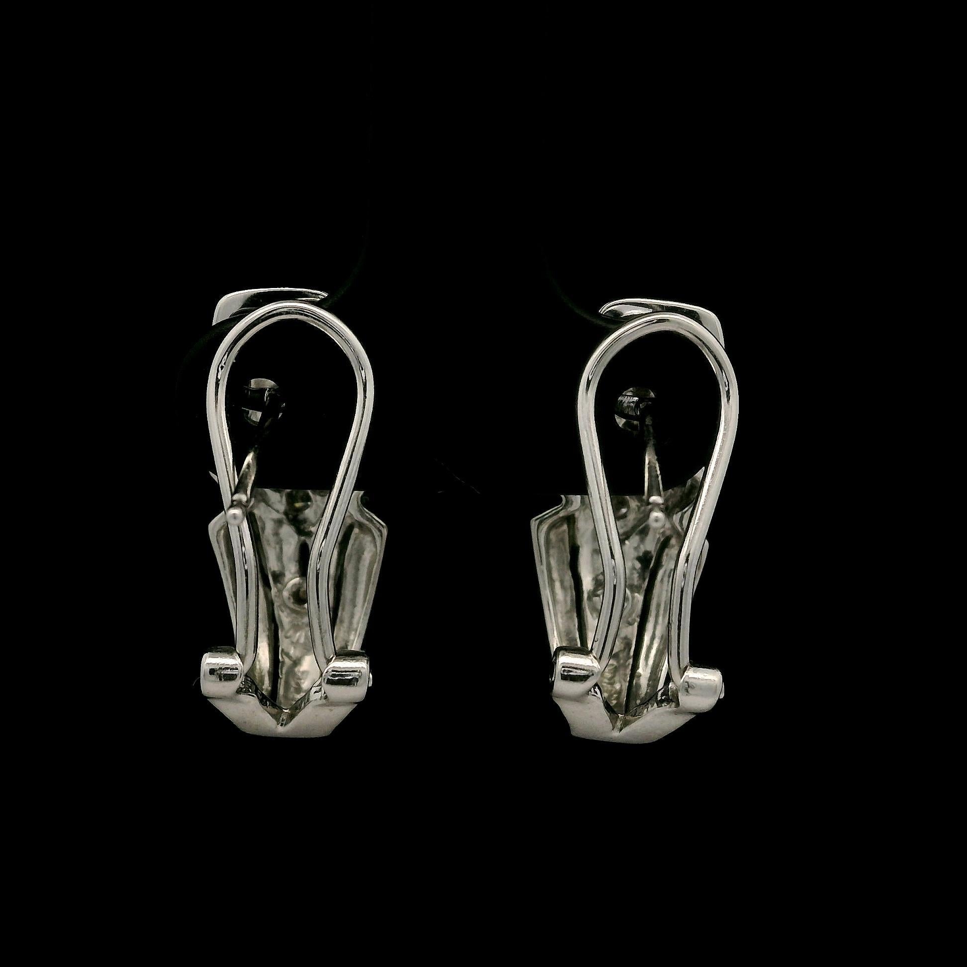 Elegantes Pendientes Puño Rombo Geométrico de Oro Blanco de 14k y Diamantes de 0,30 ctw en venta 5