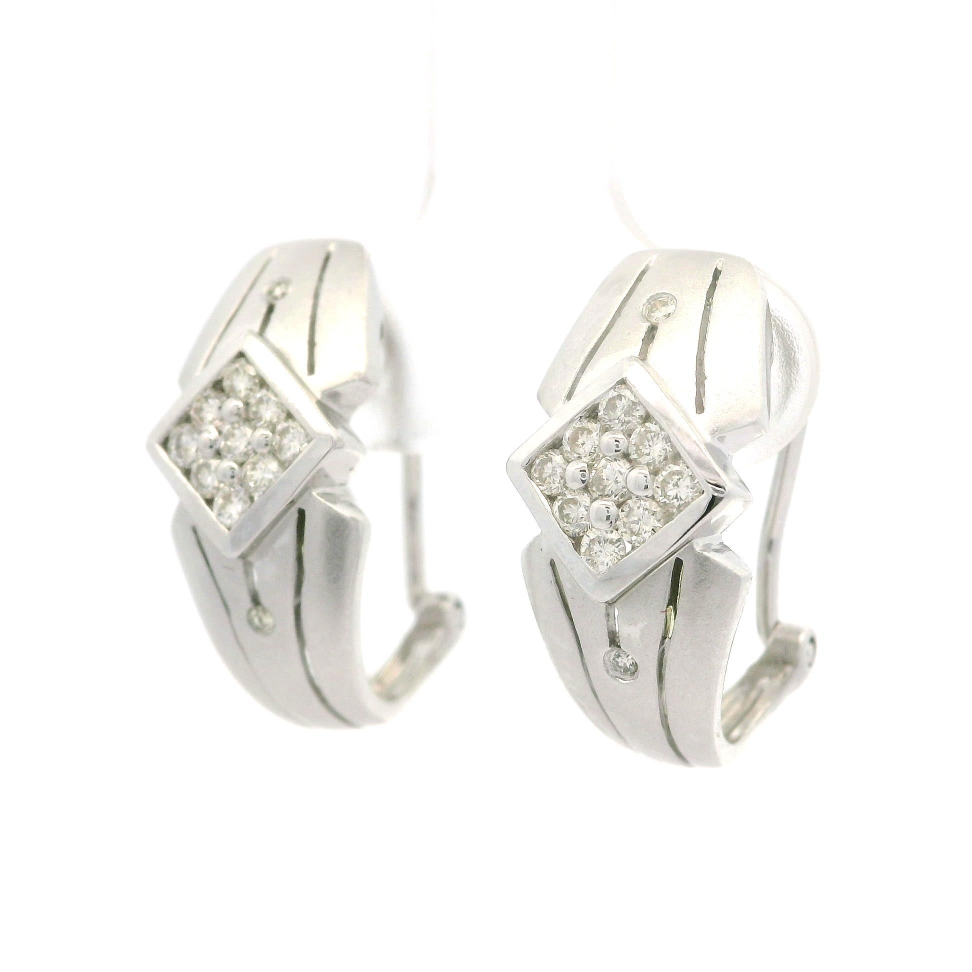 Elegantes Pendientes Puño Rombo Geométrico de Oro Blanco de 14k y Diamantes de 0,30 ctw Corte brillante en venta