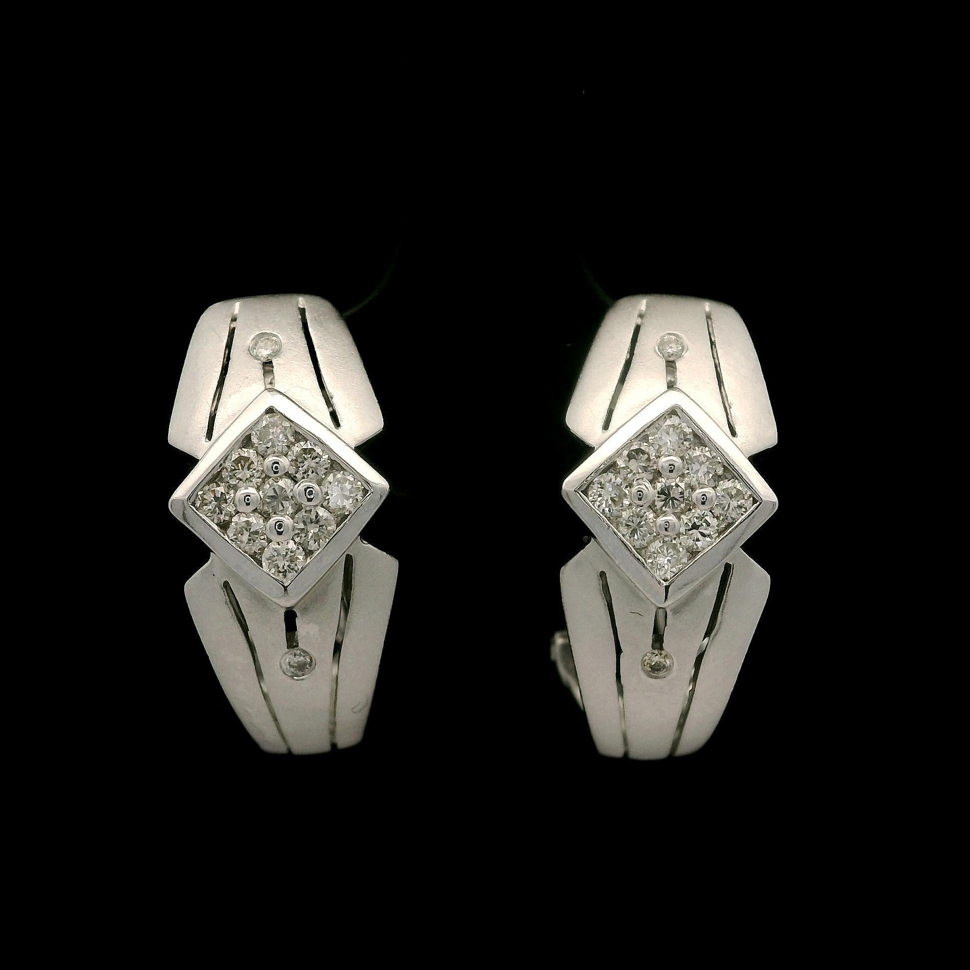 Elegantes Pendientes Puño Rombo Geométrico de Oro Blanco de 14k y Diamantes de 0,30 ctw en venta 1