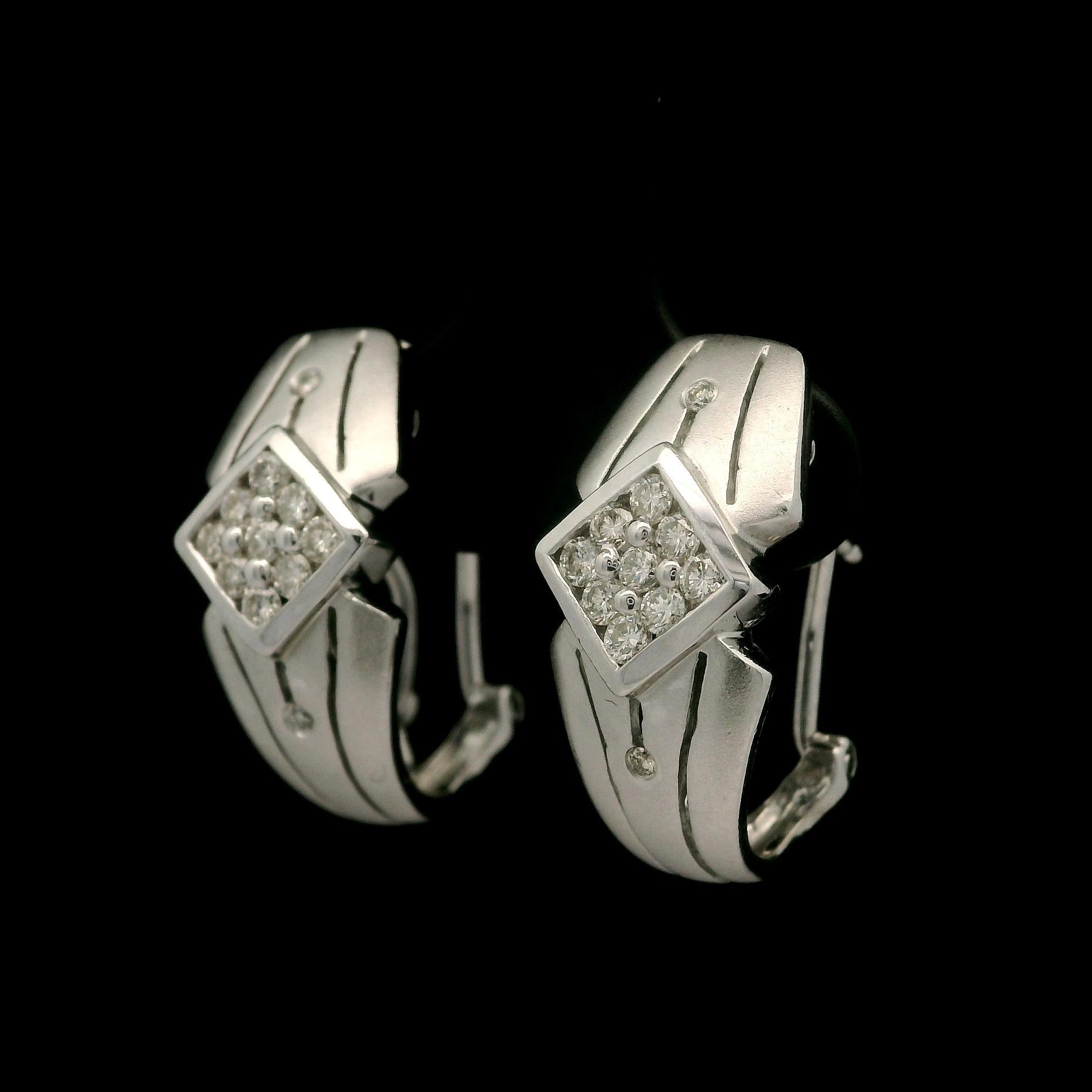 Elegantes Pendientes Puño Rombo Geométrico de Oro Blanco de 14k y Diamantes de 0,30 ctw en venta 2