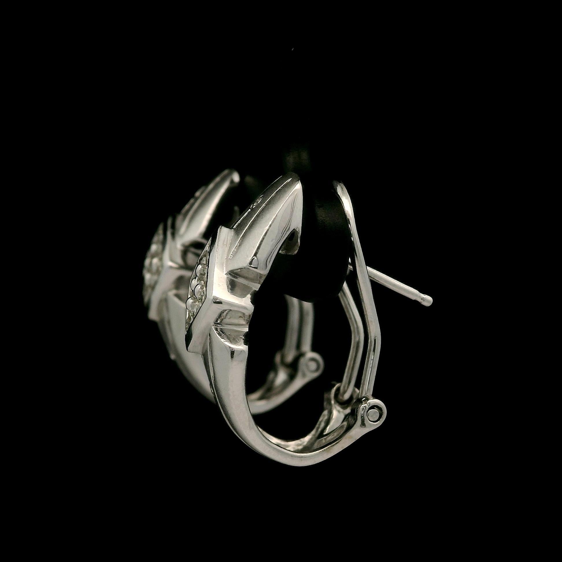 Elegantes Pendientes Puño Rombo Geométrico de Oro Blanco de 14k y Diamantes de 0,30 ctw en venta 3
