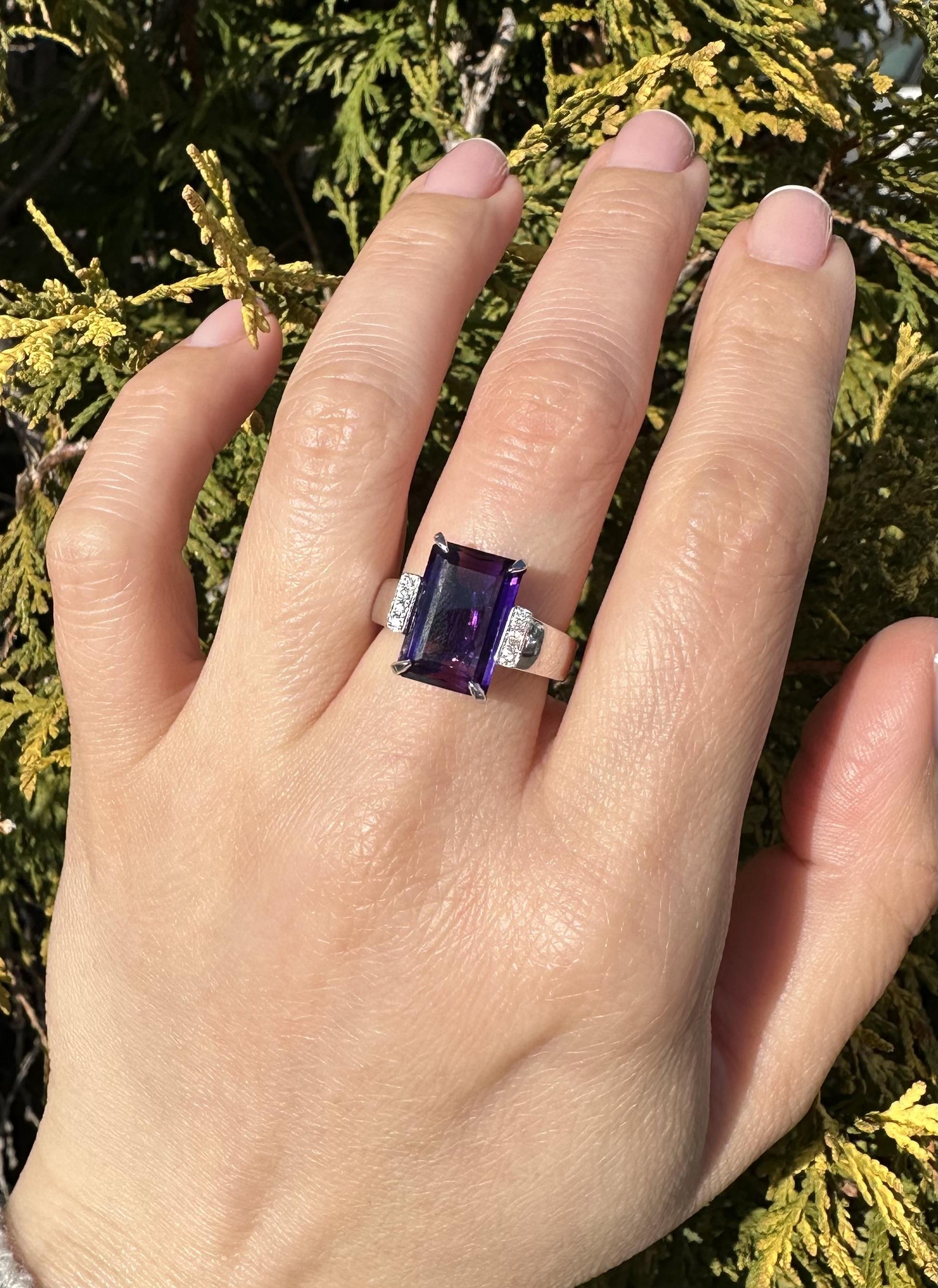 Brilliant Cut Elegant 14k White Gold 5.68ct Rectangular Step Cut Amethyst Diamond Sides Ring For Sale